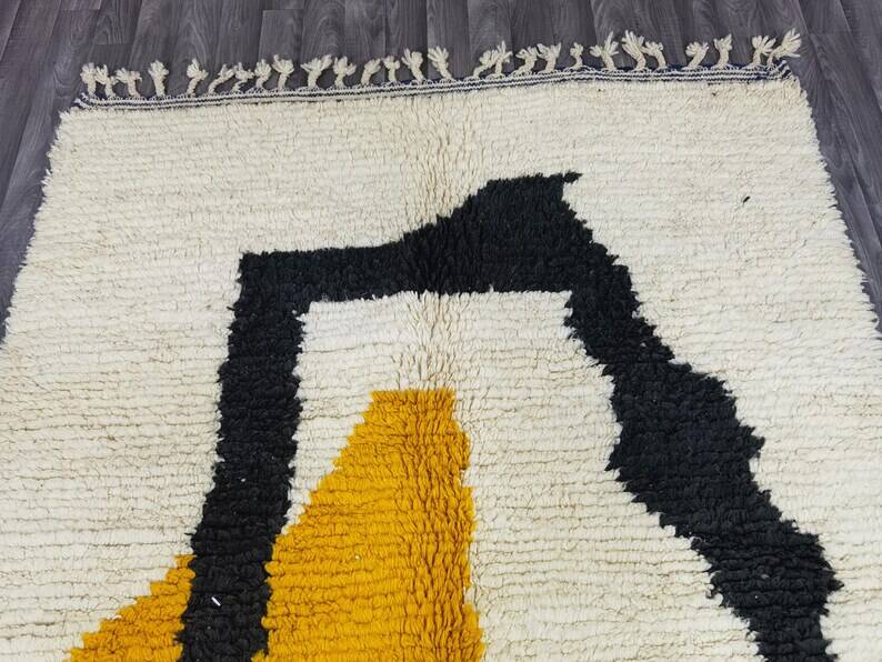 Magnificent handmade rug 270cm x 170cm