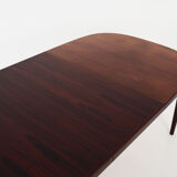 Table ovale, recouverte de placage de palissandre, années 70