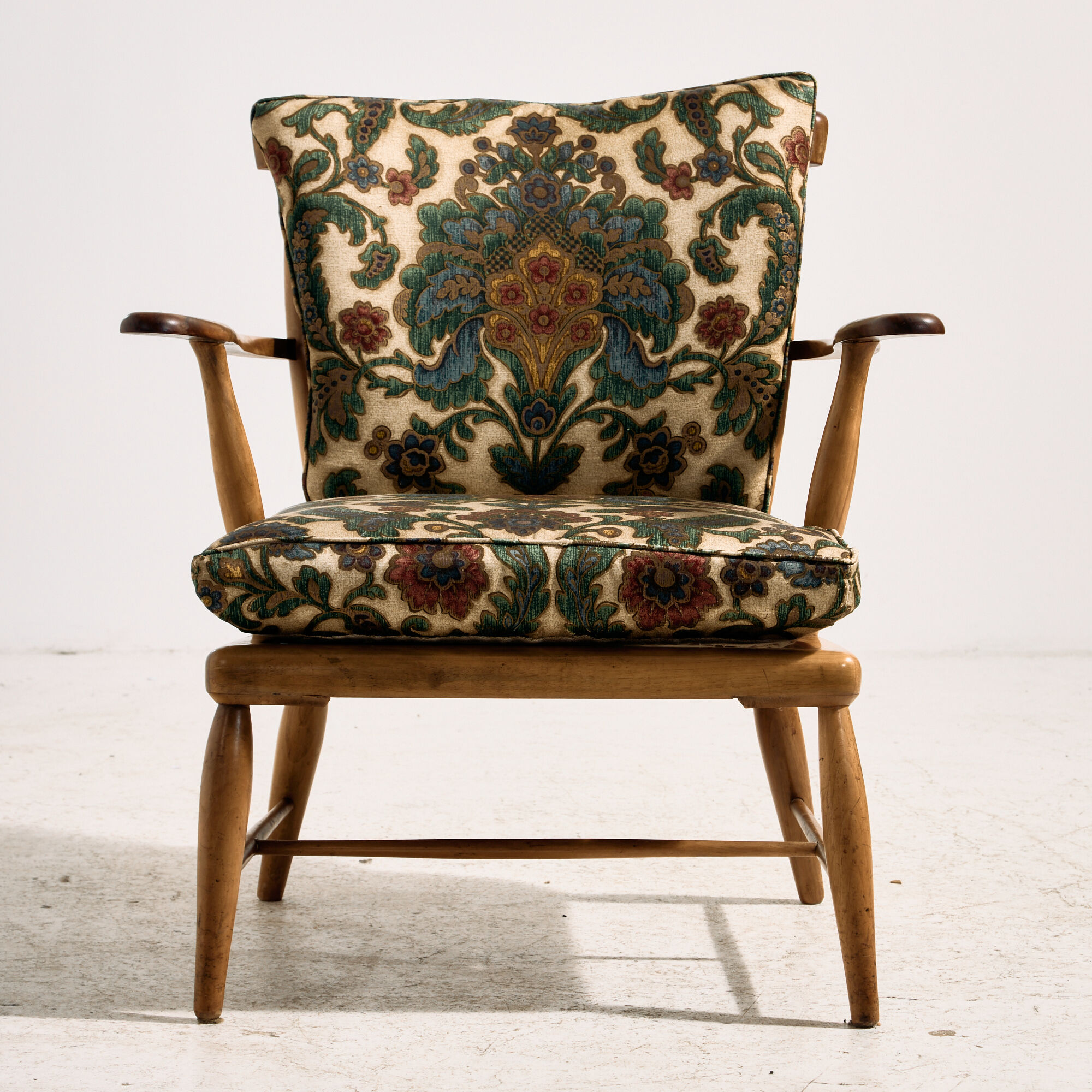 Fauteuil en noyer par Anna-Lülja Praun