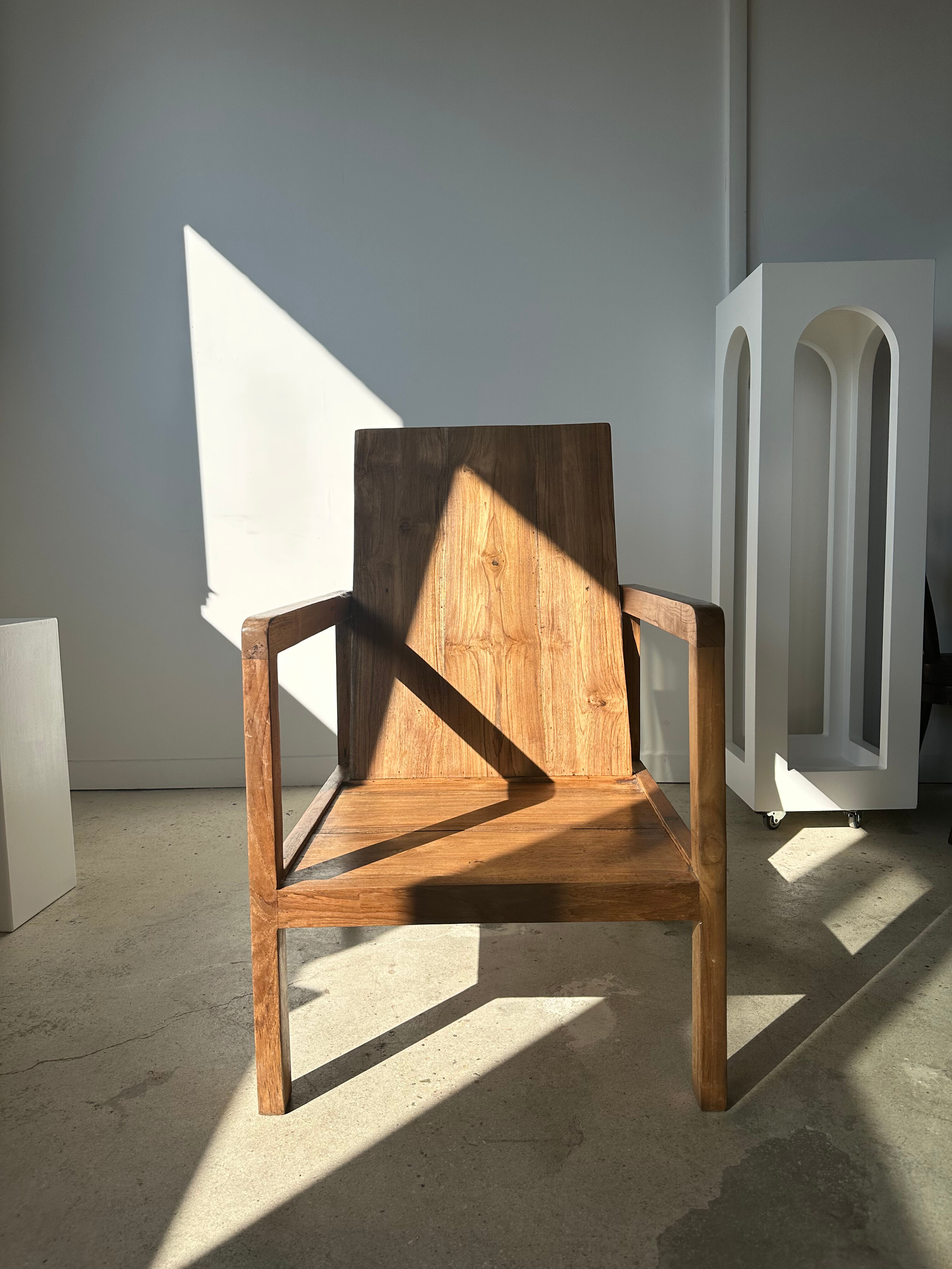 Armchair in natural wood (teak) minimalist design