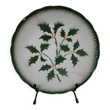 Ancienne assiette à dessert Terre de Fer Badonviller décor "houx"