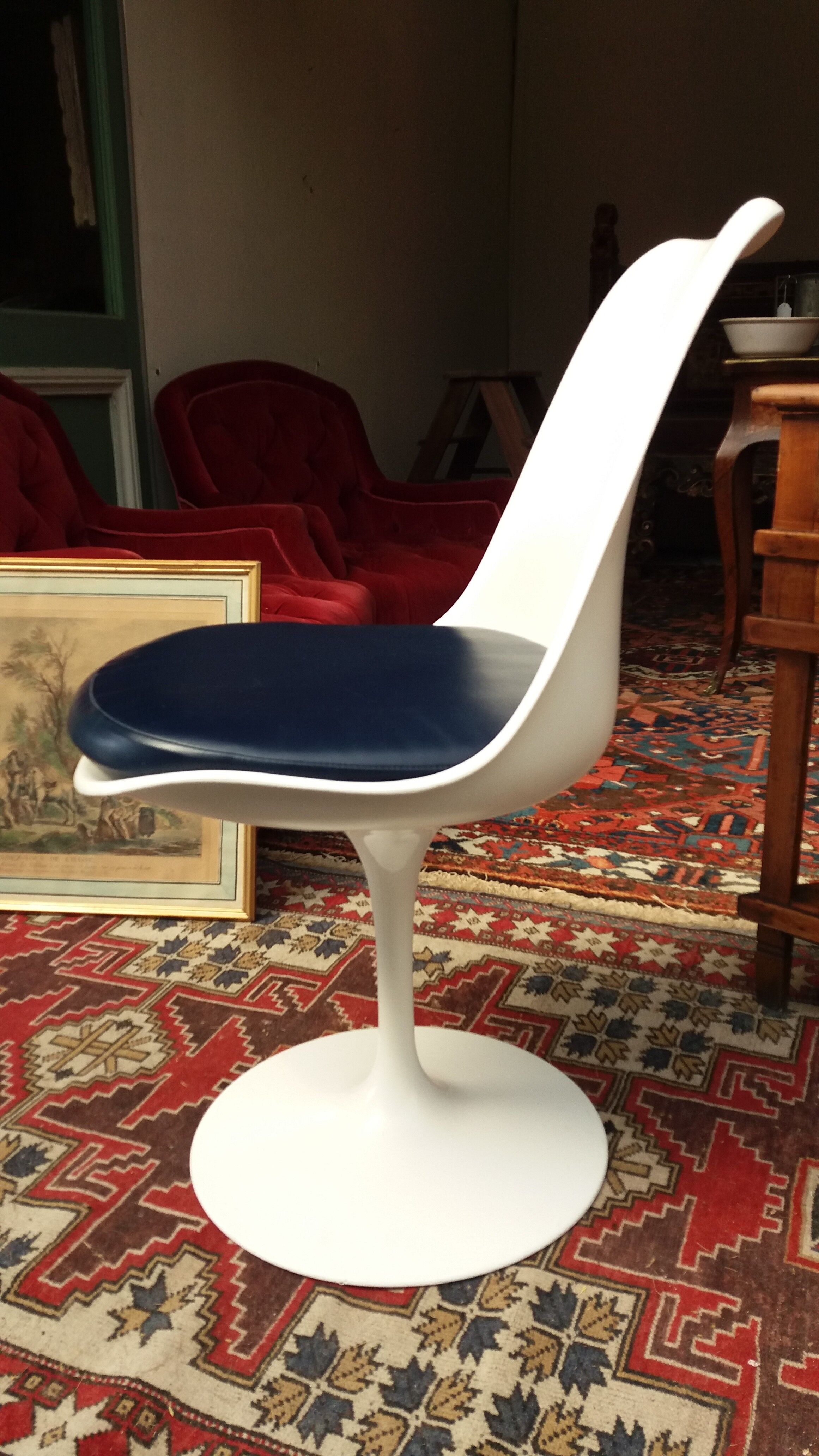 Tulip chair design Saarinen, Knoll edition