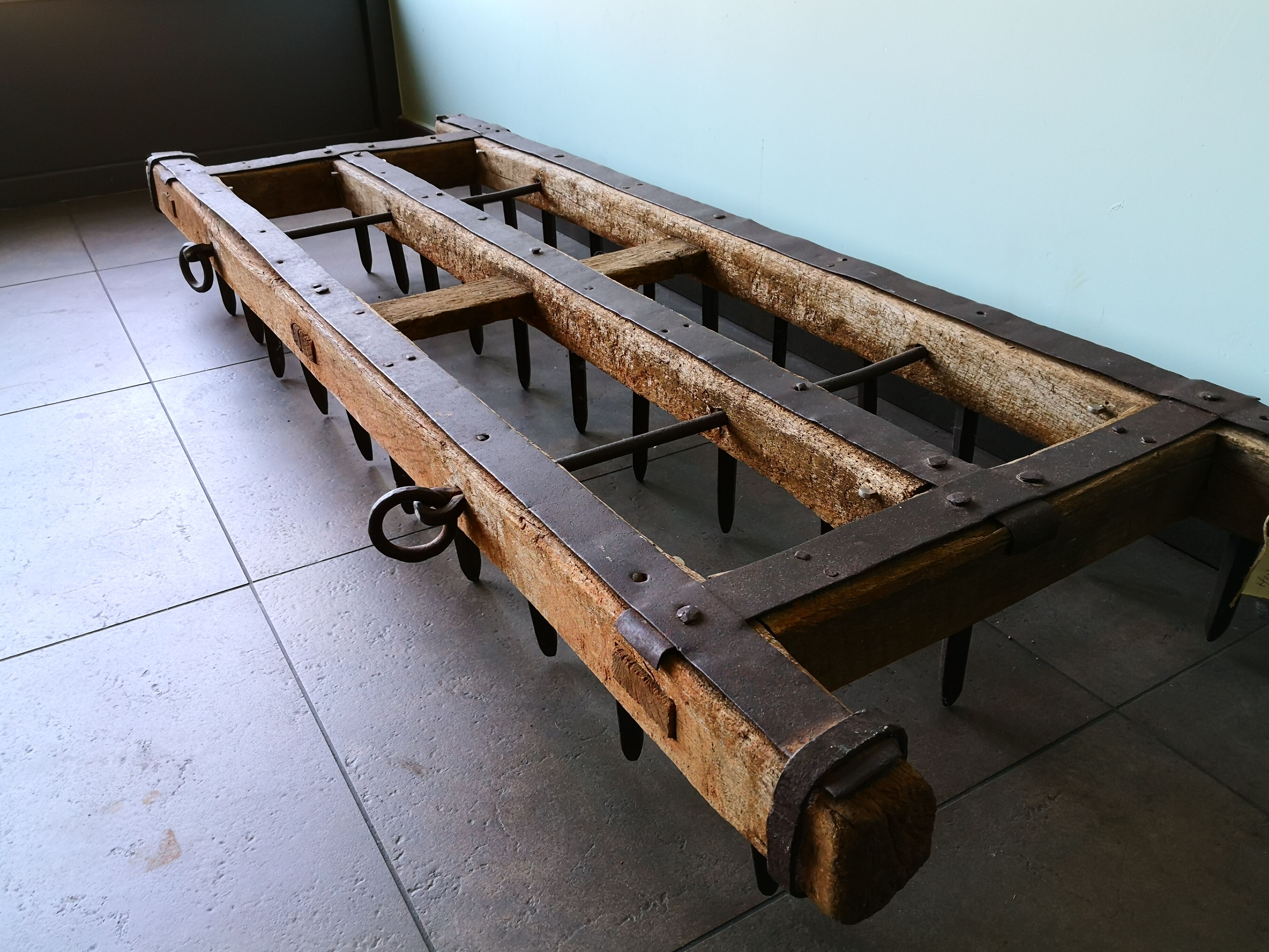 Table basse, herse agricole