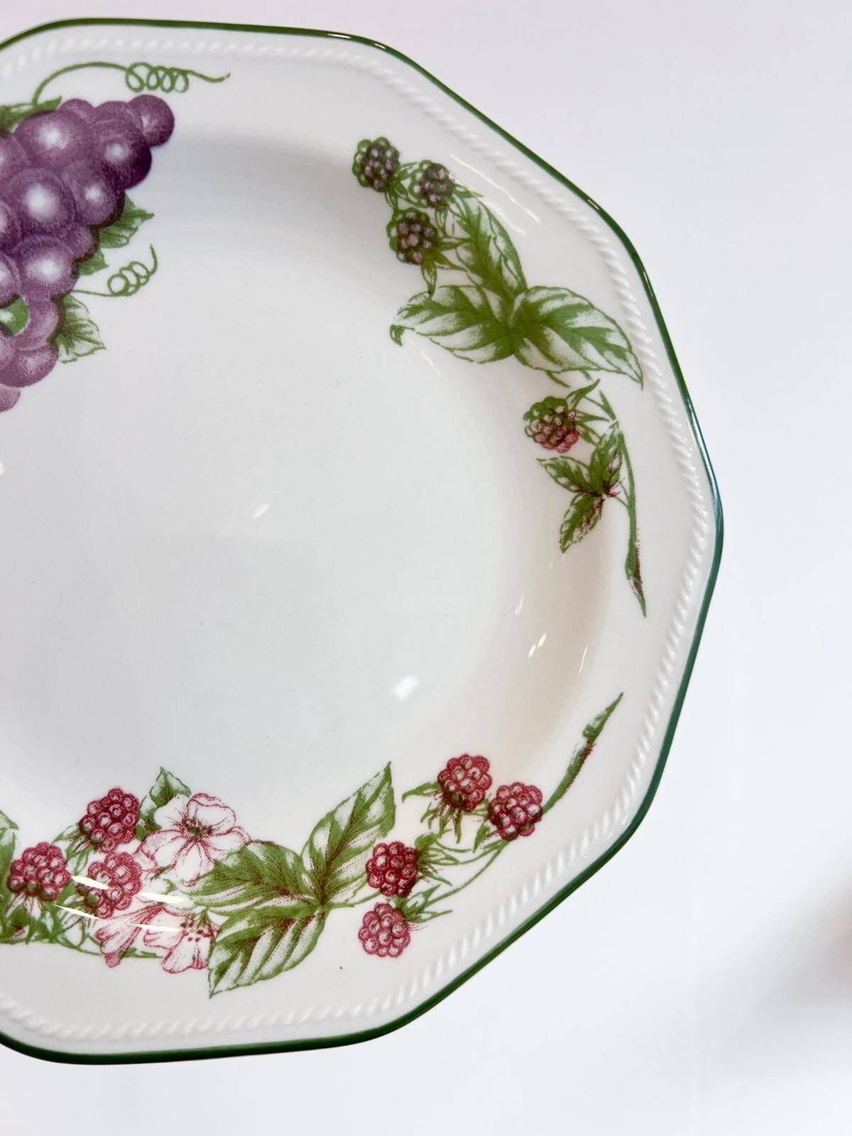 11 dessert plates Churchill - England
