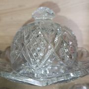 Beurrier ancien en verre taillé