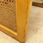Paire de fauteuils vintage en bois et cannage – 1980