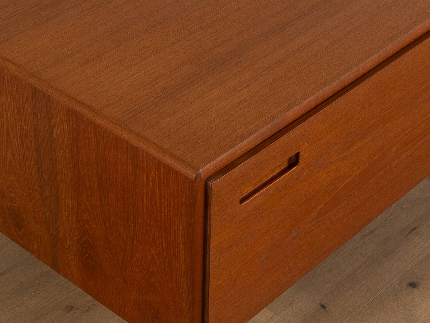 1960s Dresser