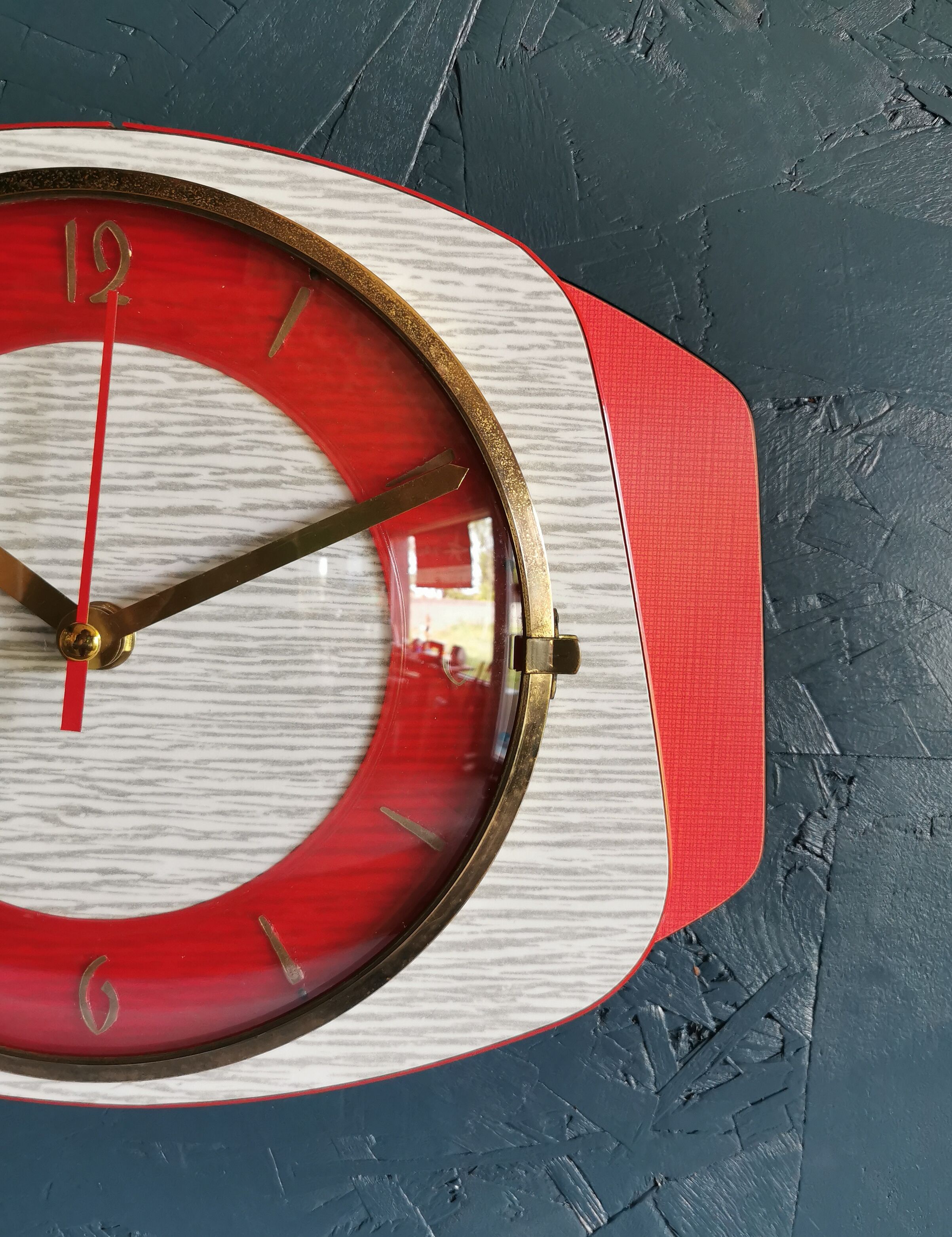 Vintage formica clock silent wall clock "Rouge Gris"