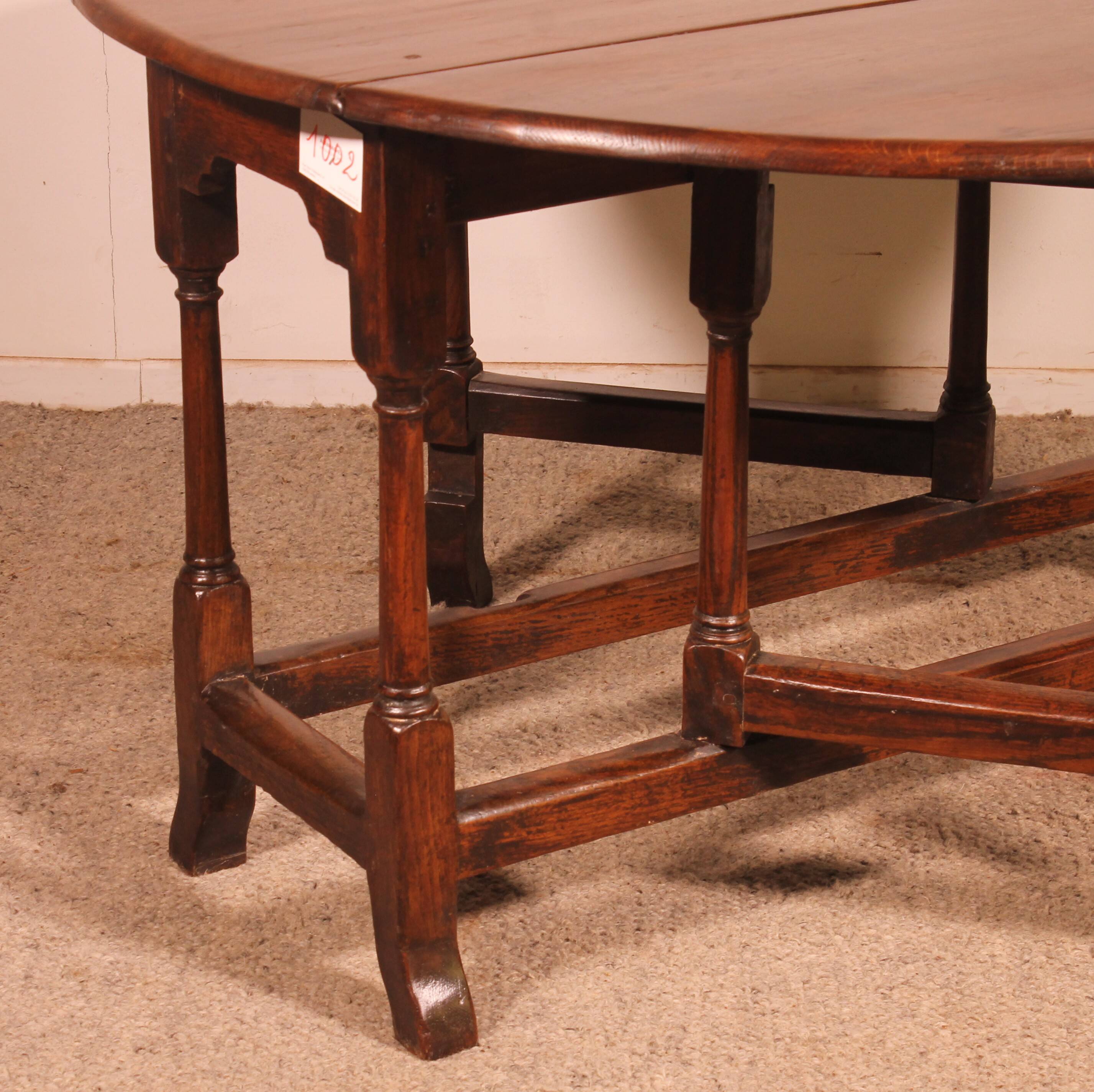 Gateleg Table in Oak from the 18th Century