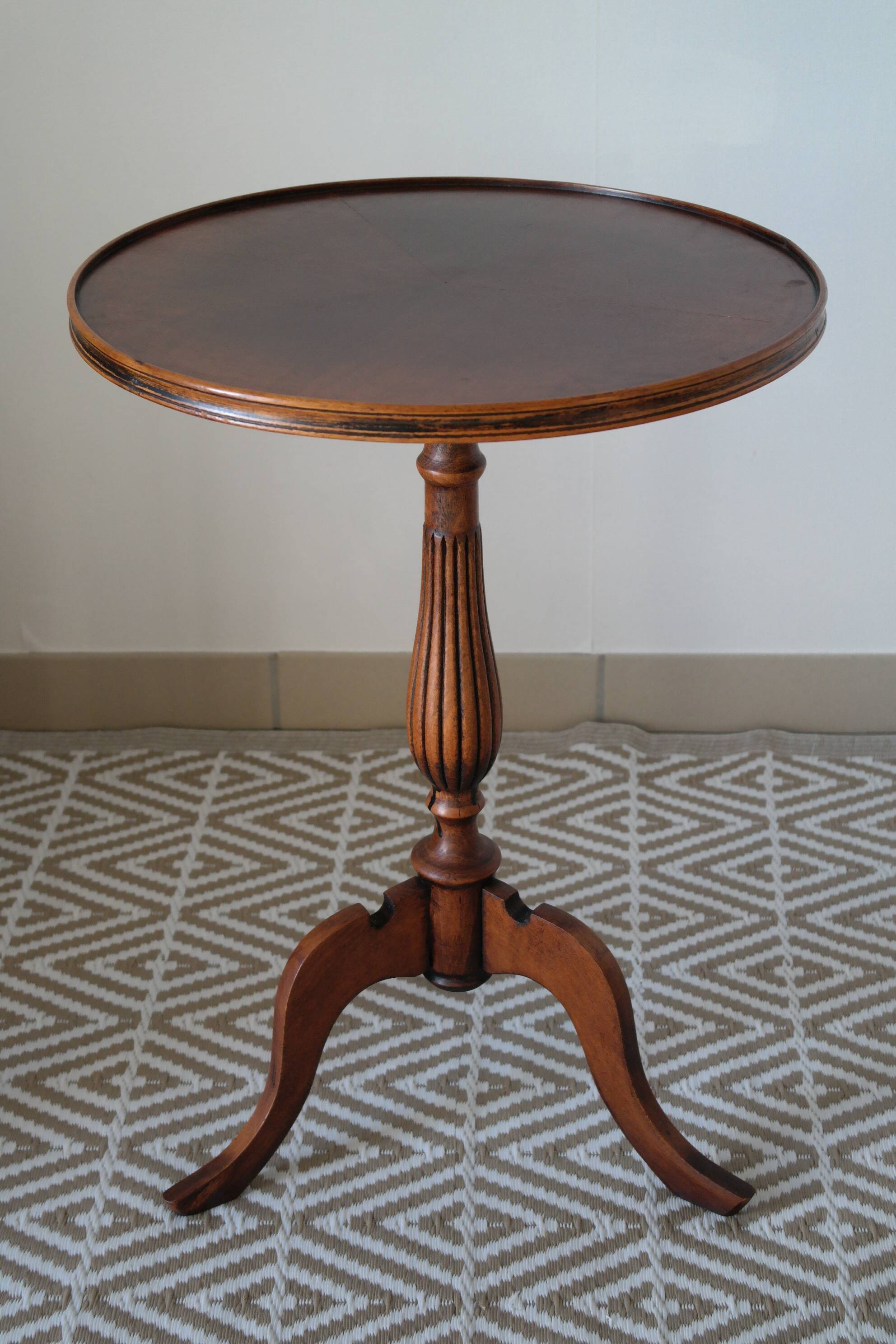 English-style mahogany healing