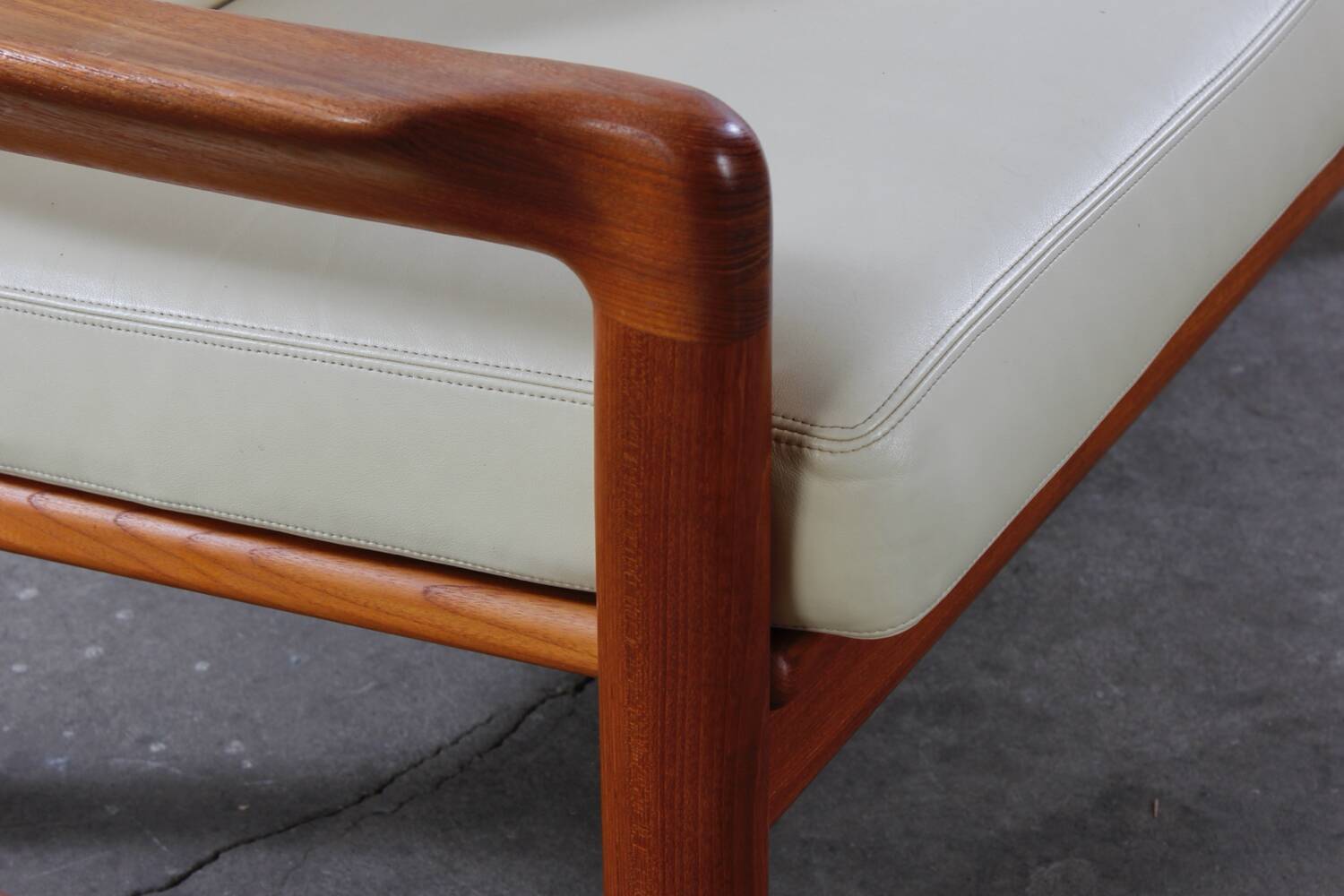 Canapé vintage 2 places Holstebro en teck, design danois du milieu du siècle