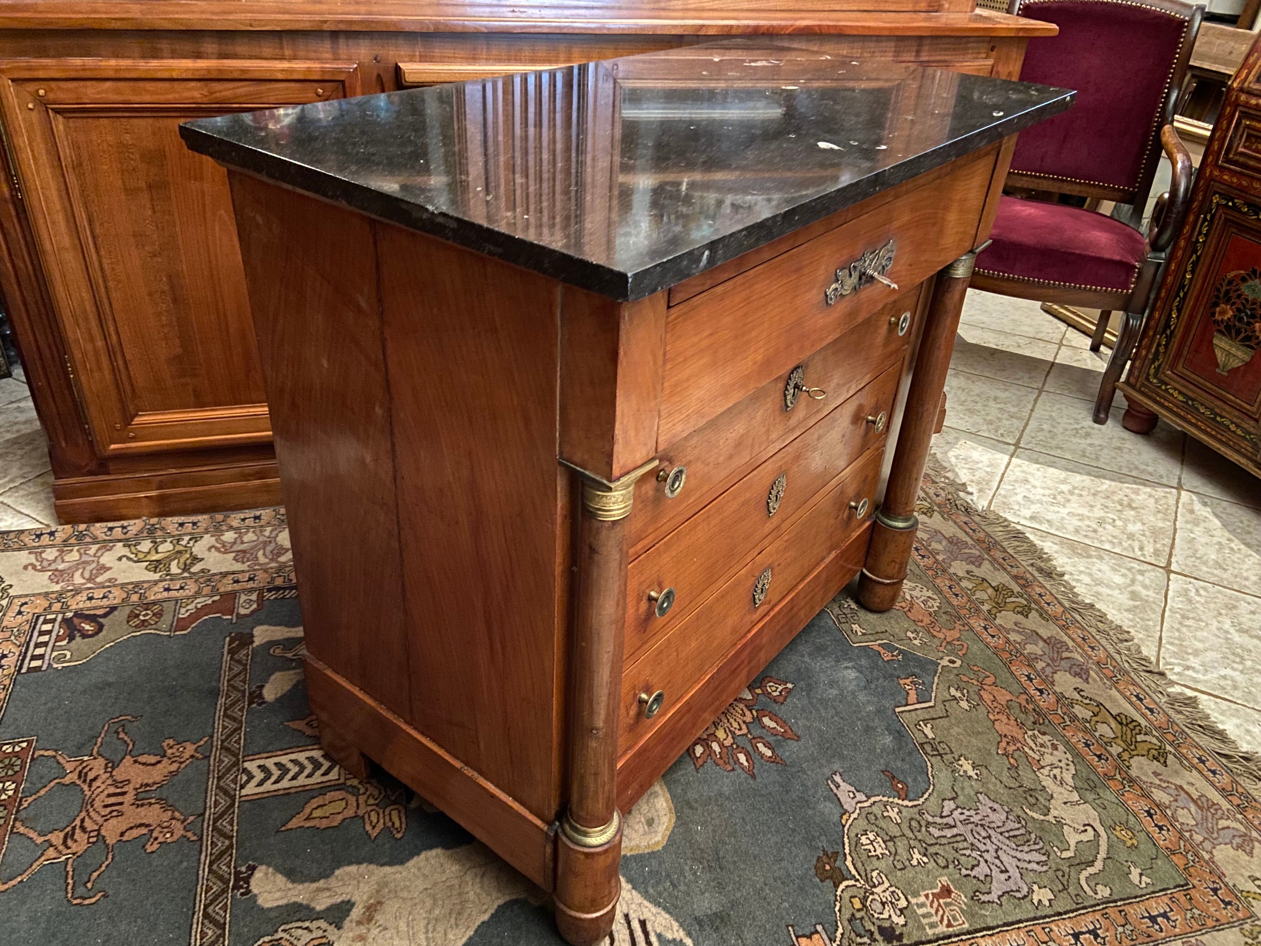 Chest of drawers with columns in blond walnut Empire style XIXth