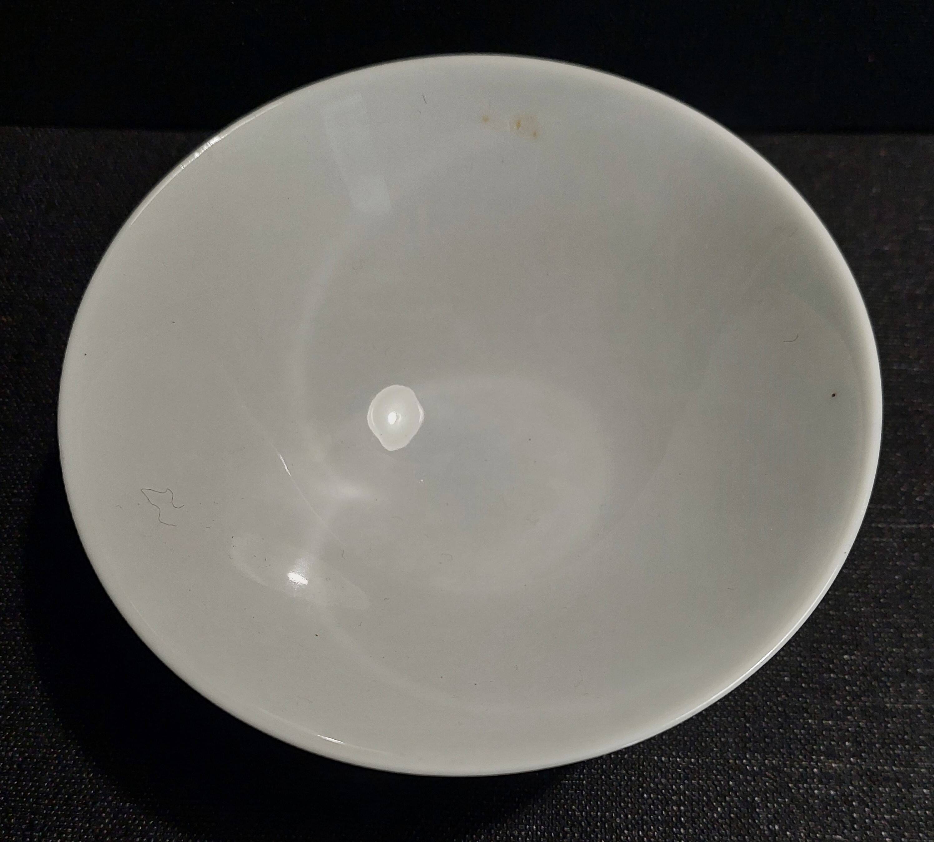 Japanese porcelain rice bowl 20th blue mark