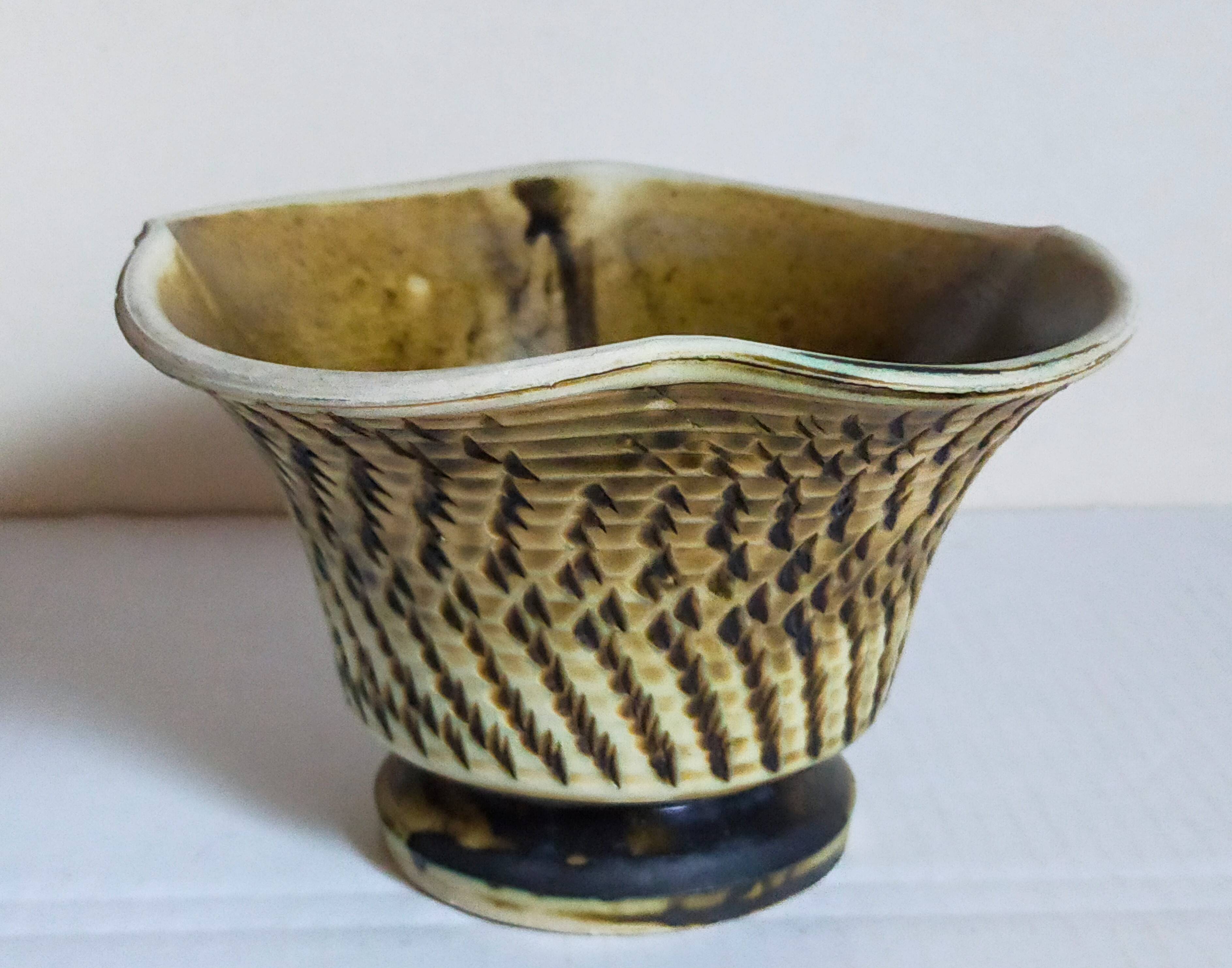 Ceramic planter with vintage scarifications from the 1950s