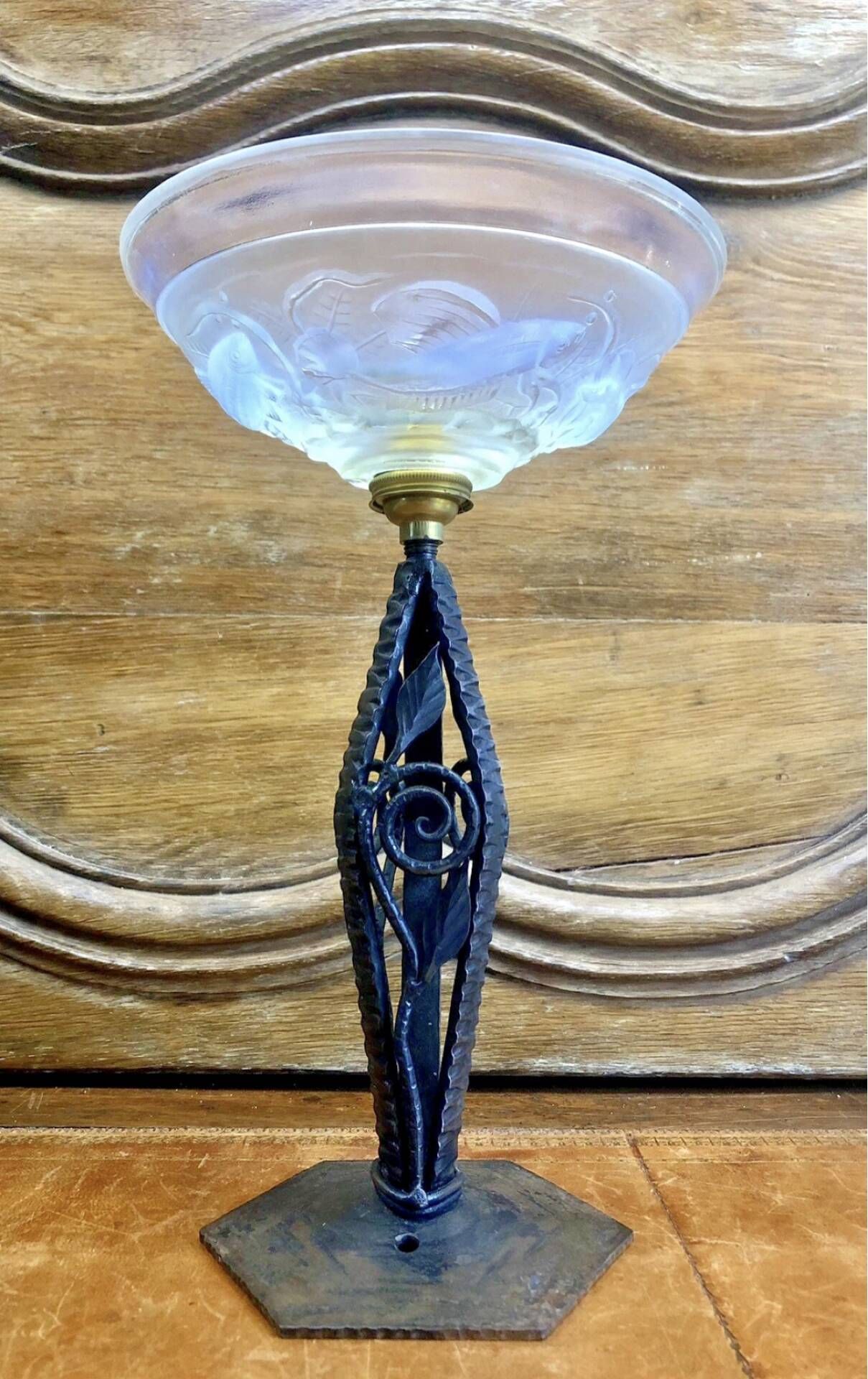 Art Deco lamp 1930 wrought iron opalescent glass fish Ezan