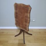 Table or pedestal table with foldable top