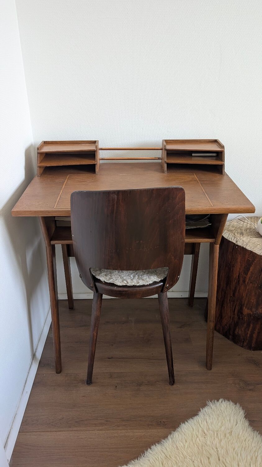 Bureau vintage en bois – charme et authenticité