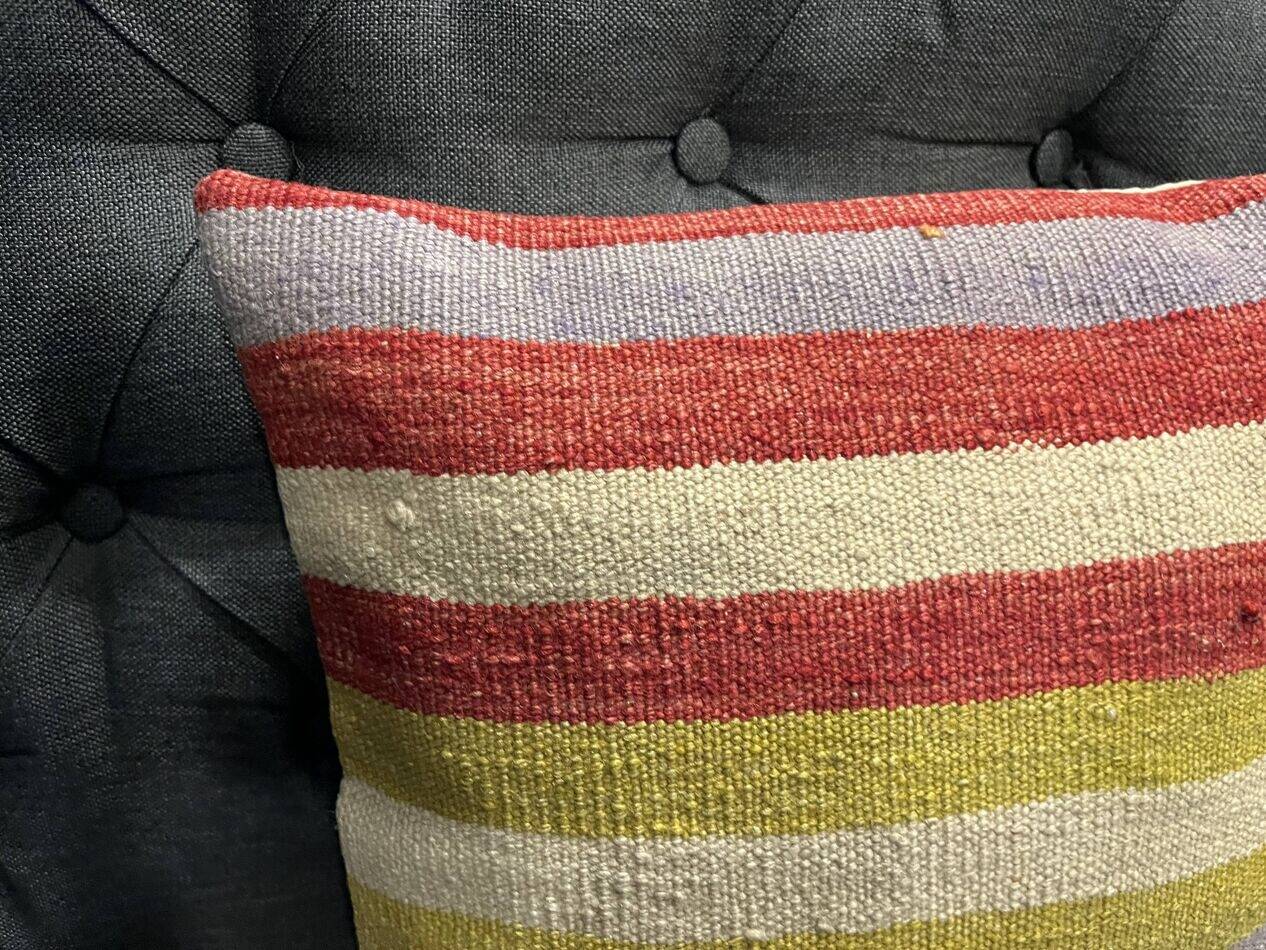 Coussin en laine turque rayé