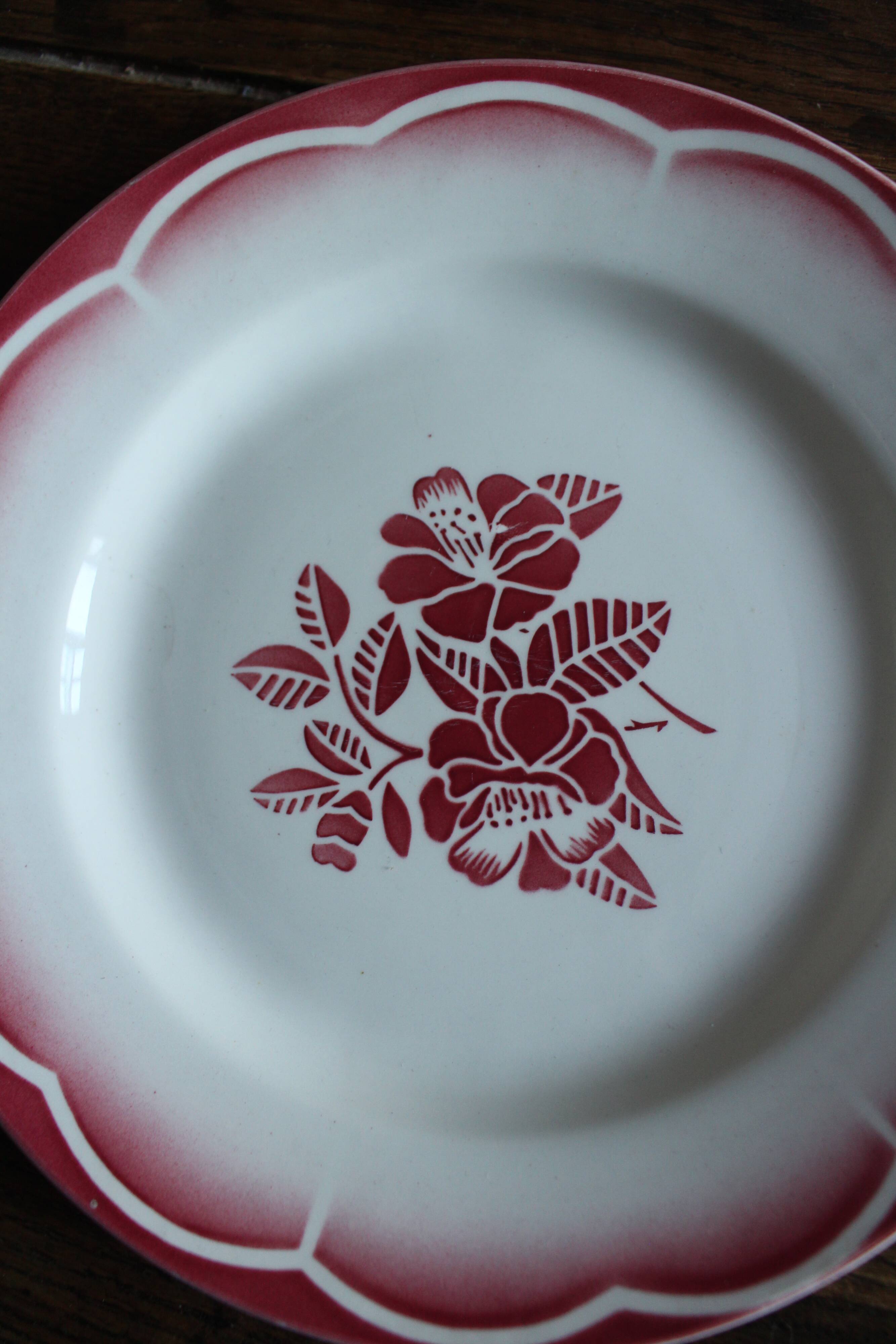 6 flat plates Digoin Sarregemines Marsac red with gold flowers