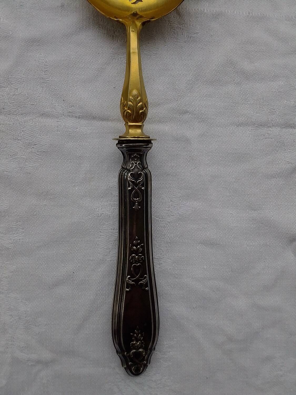 Cuiller saupoudreuse argent et métal doré