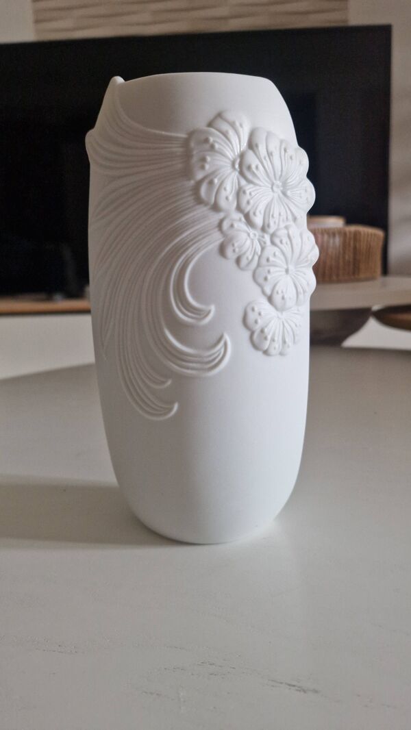 Vase porcelaine biscuit Kaiser