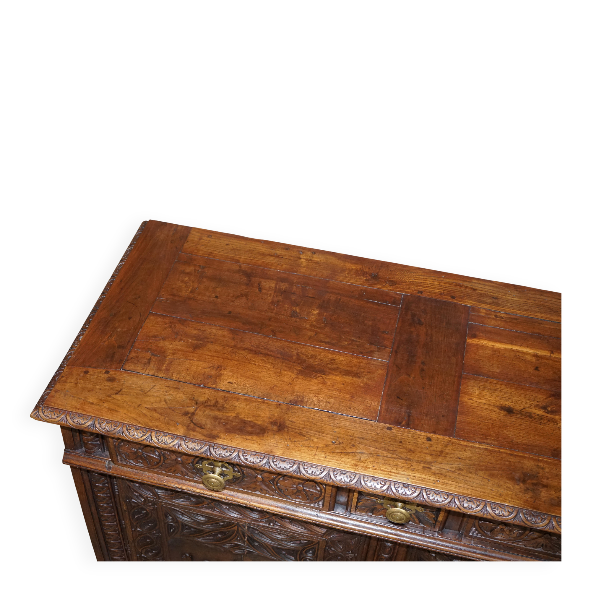 Buffet Continental en Chêne Sculpté Circa 1800 avec Panneaux Militaires
