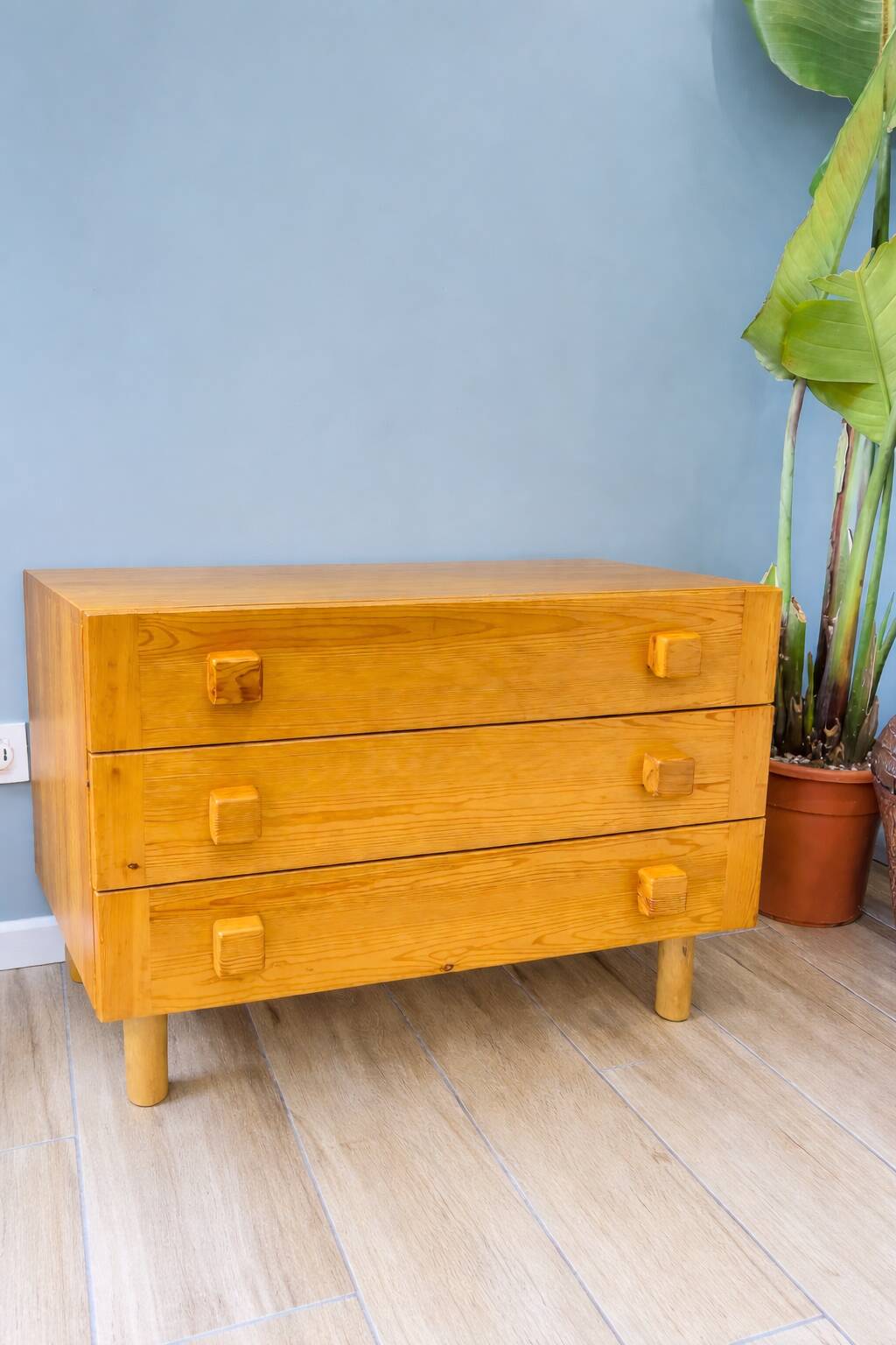 Vintage pine chest of drawers – 1970s minimalist design