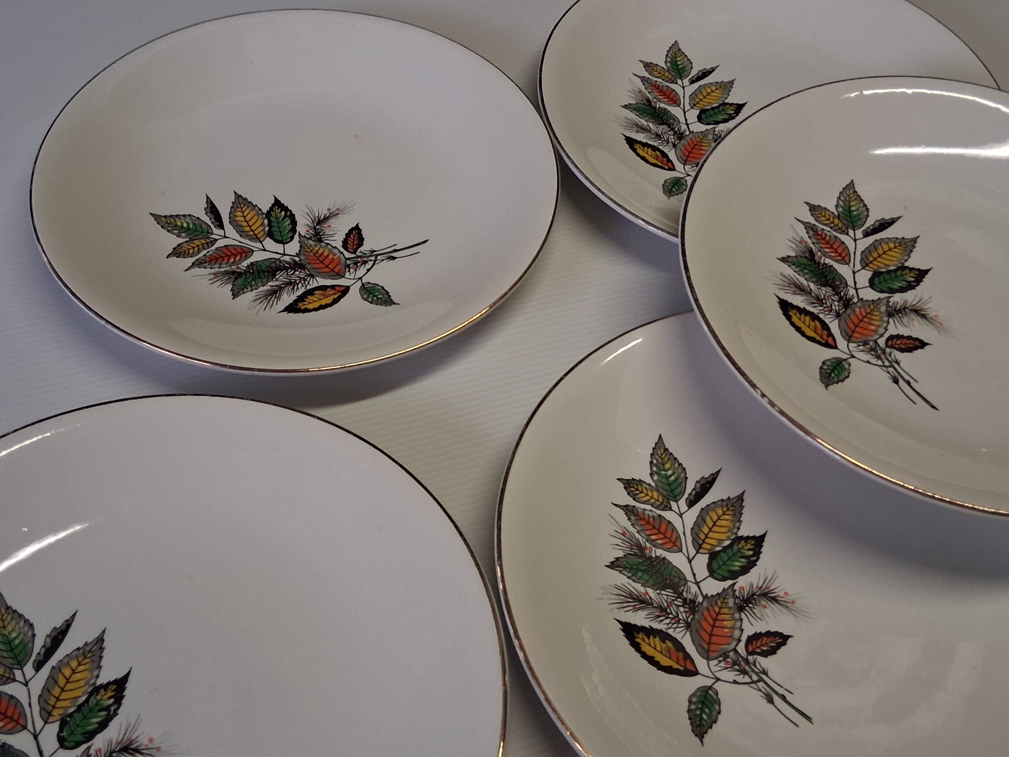Set of 6 flat plates from Digoin Sarreguemines in good condition.