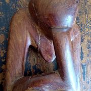 Wood carving maurice tavernier (1926 - 2018) seated man 27.5 x 11.5 cm