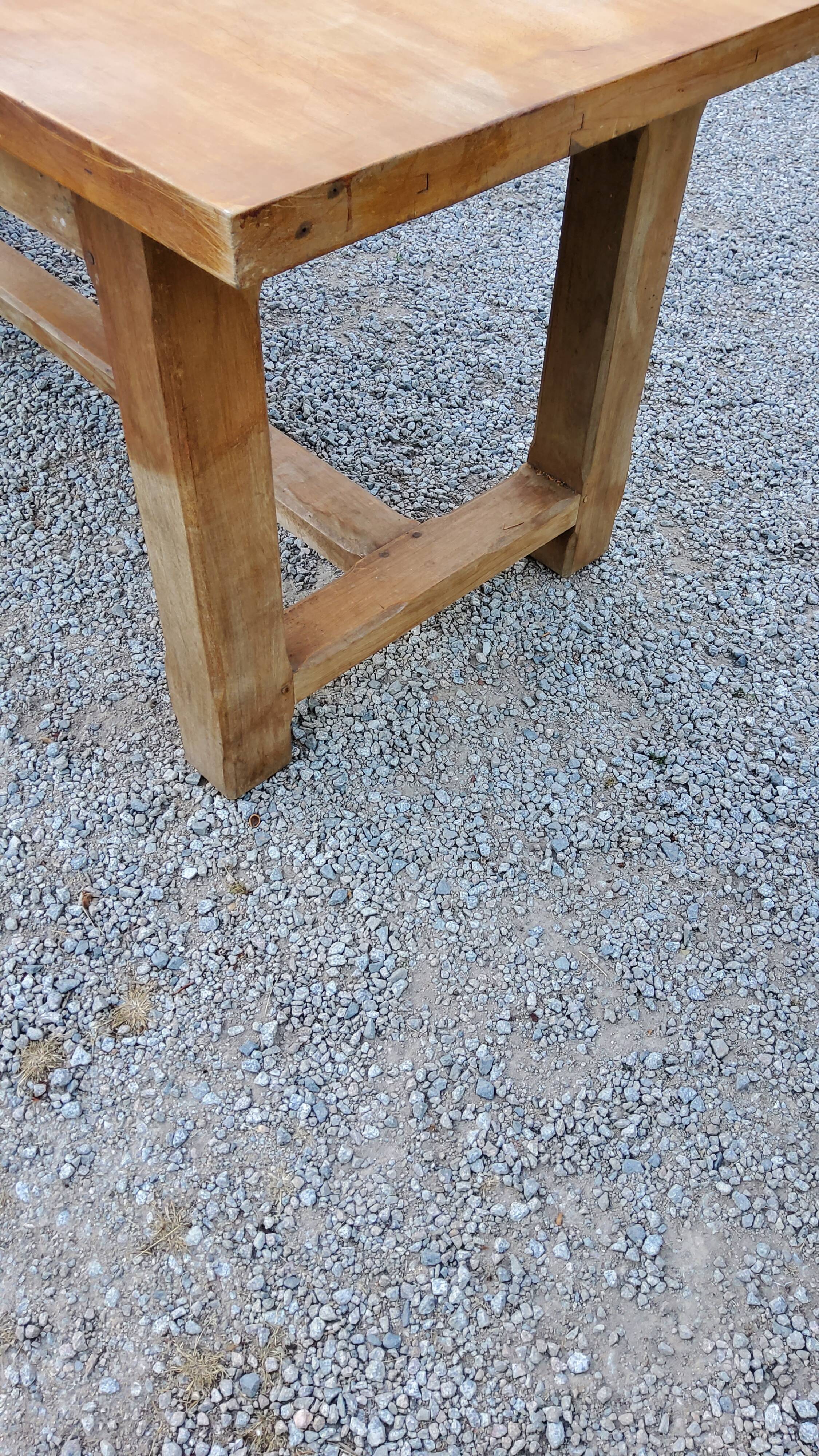 Table de ferme en hêtre et chêne 1 tiroir en ceinture 200cm