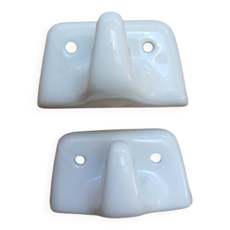 Lot de deux porte-torchons en porcelaine