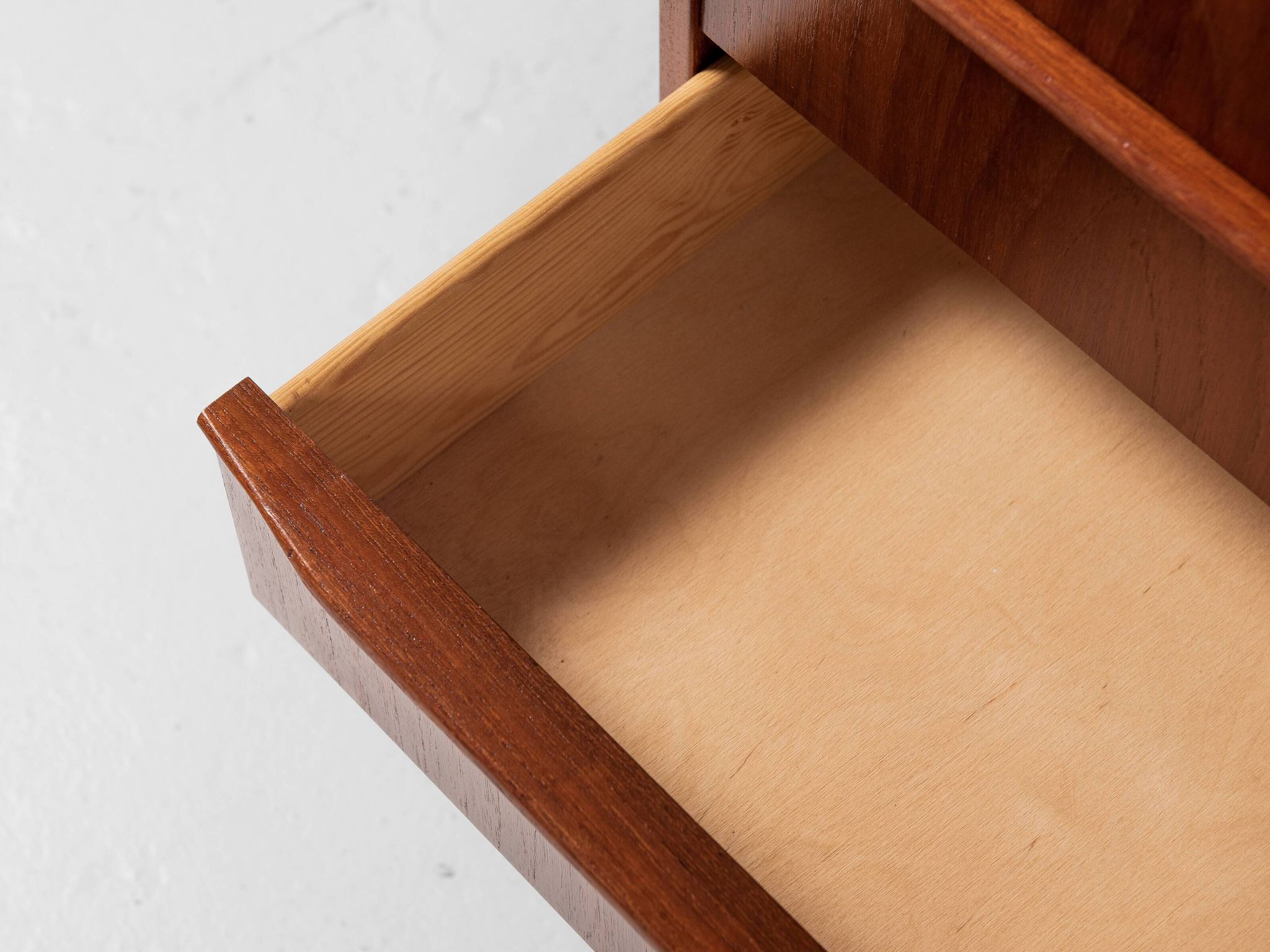 Midcentury Danish chest of 5 drawers in teak 1960s - long drawer handles