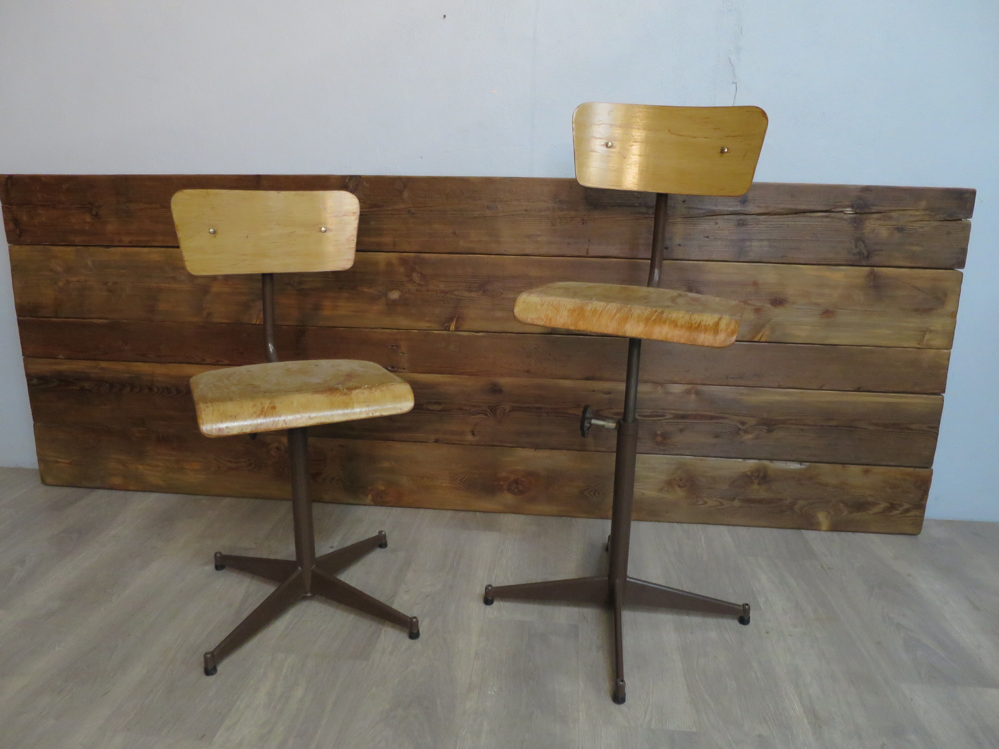 Set de 2 chaises d'atelier vintage pied étoile