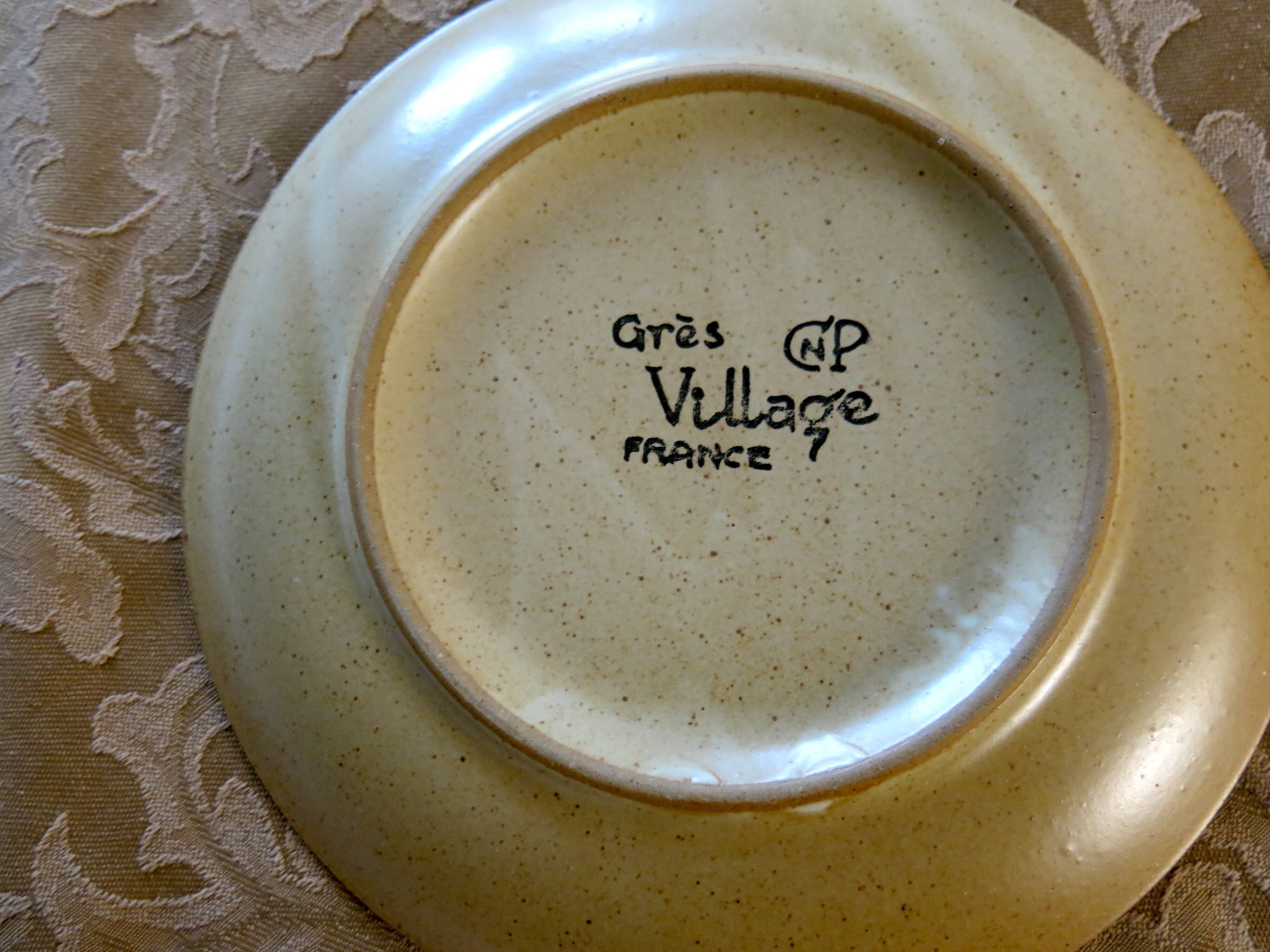 6 stoneware dessert plates from "Grés Village" in very good condition
