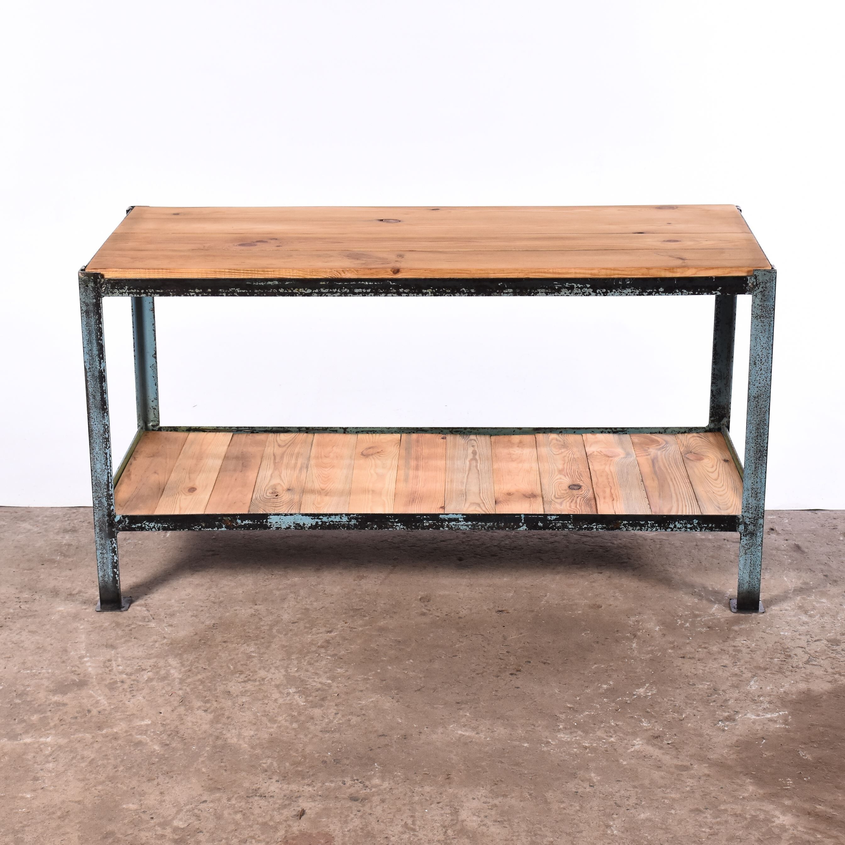 Industrial shelving unit