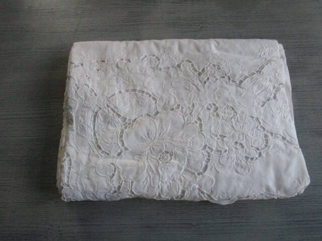 Old embroidered tablecloth 250x160cm