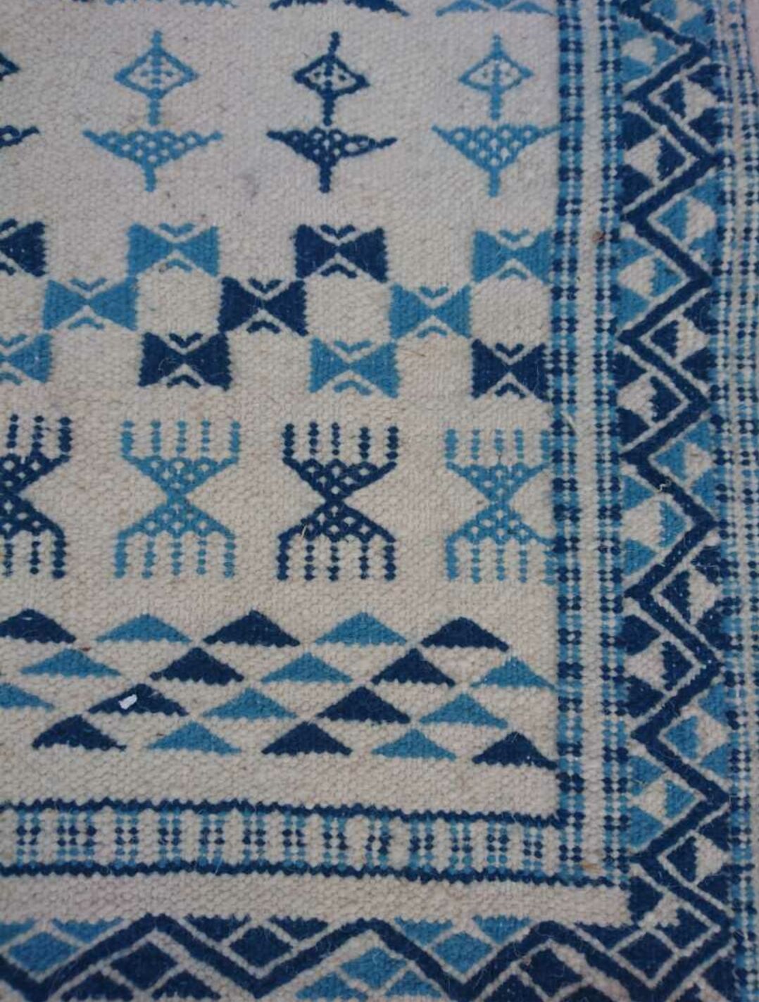 Berber carpet, white and blue 125 x 80 cm