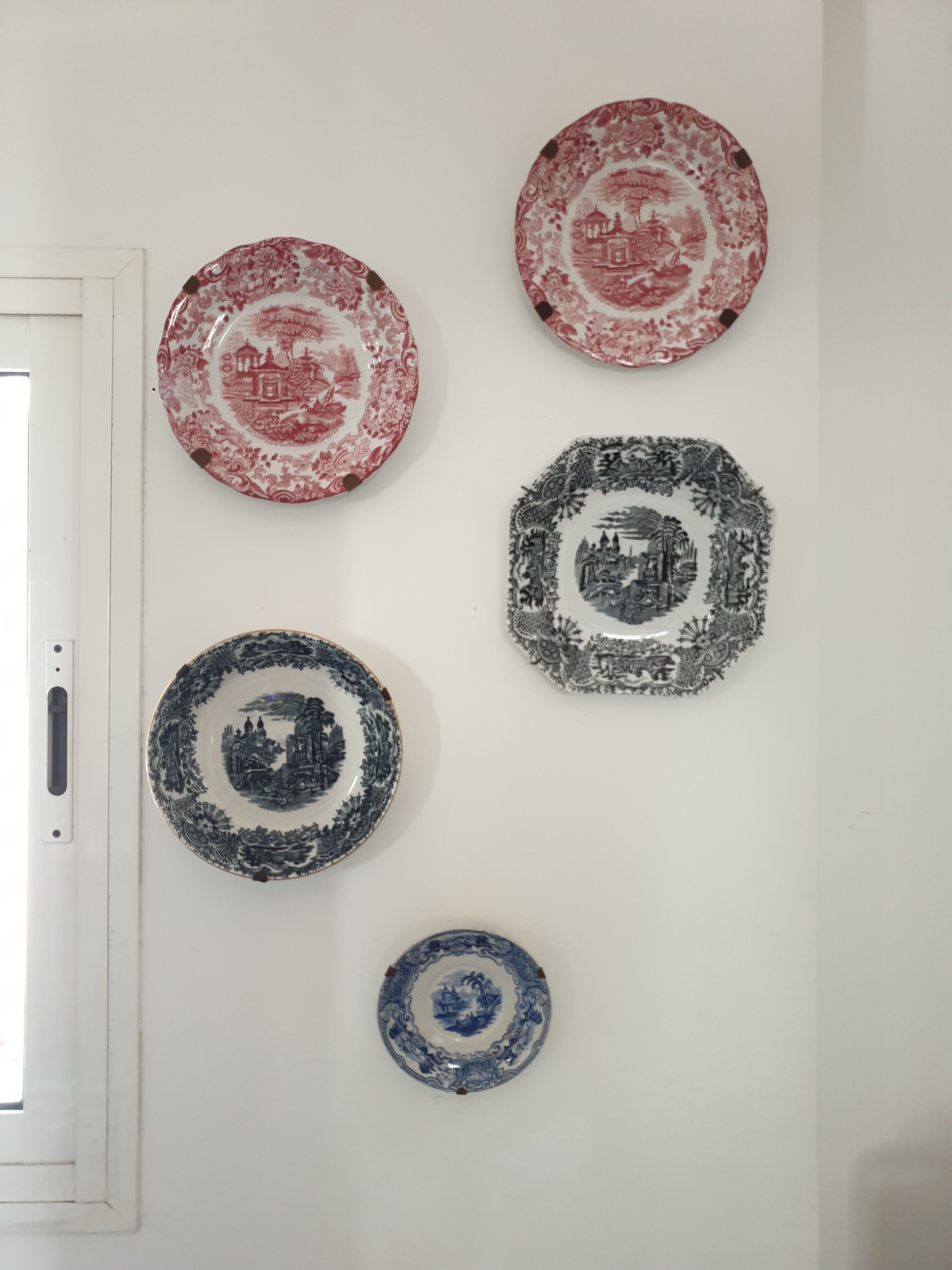 Set of decorative plates Pickman La Cartuja