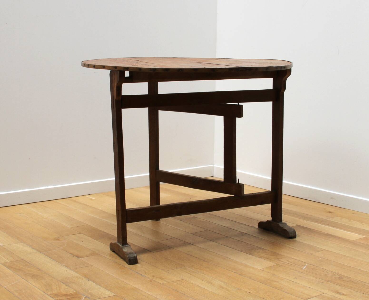 19th century winegrower's table