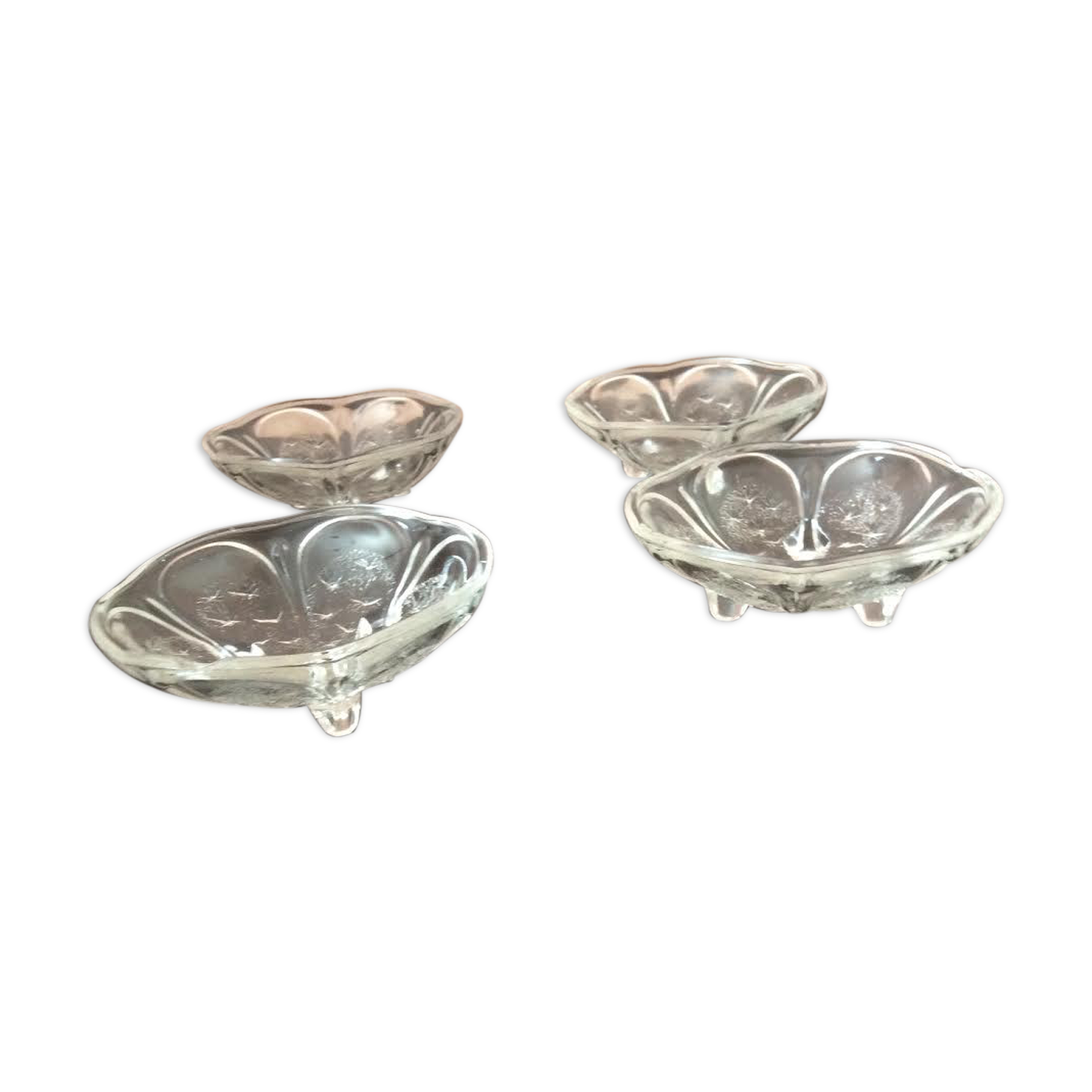 4 coupes à glace en verre moulé