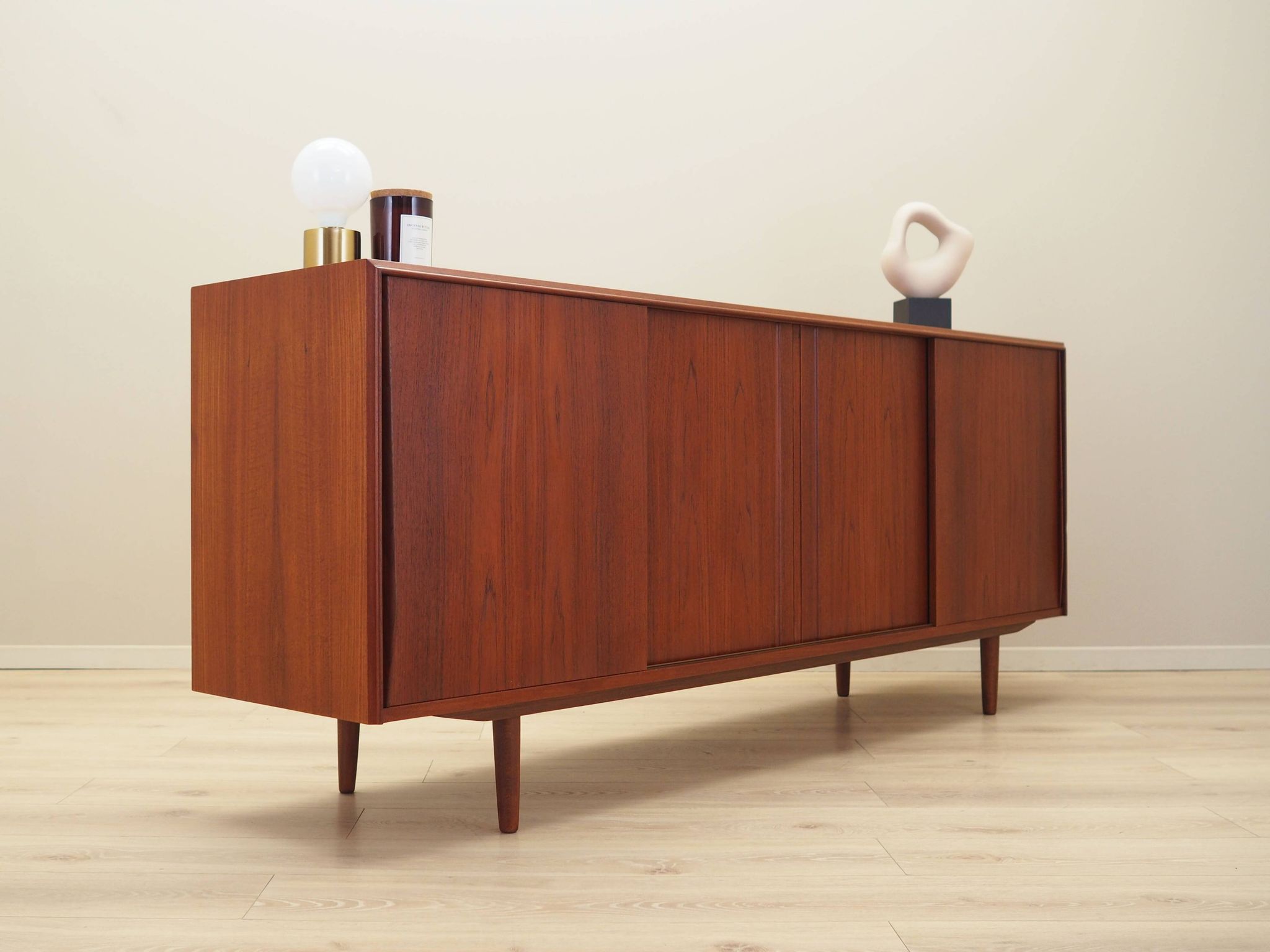 Enfilade en teck, design danois, années 1960, designer : E.W. Bach