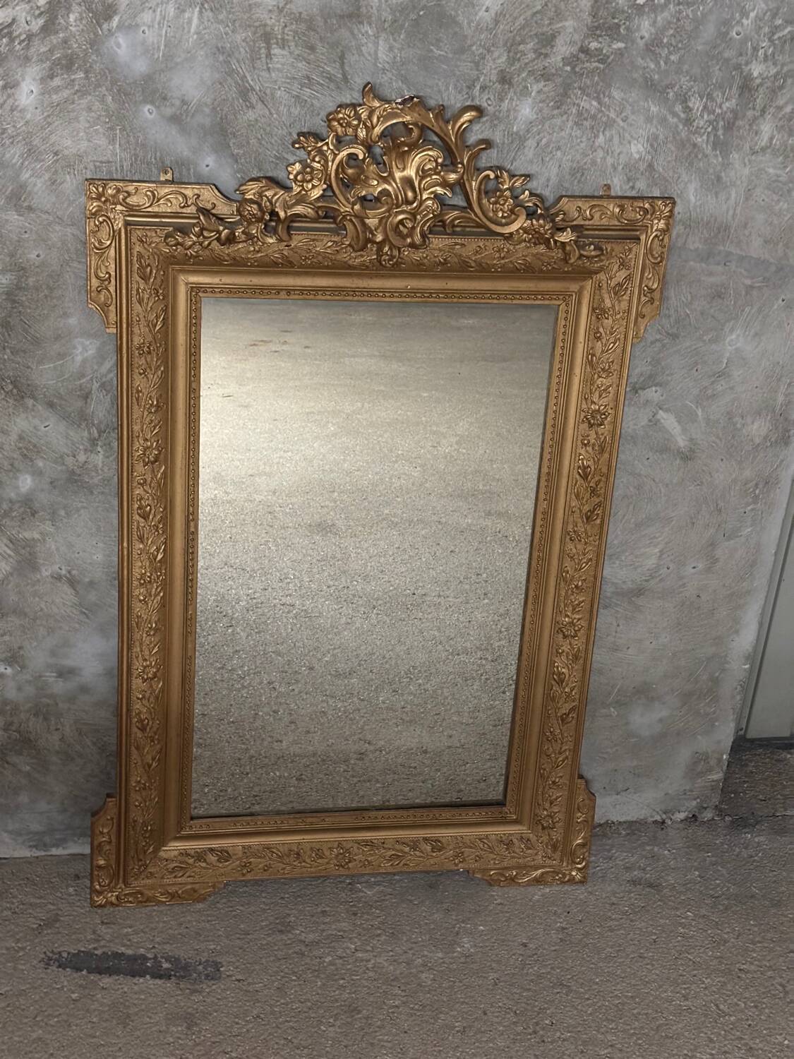 Miroir doré ancien motif floraux 19eme