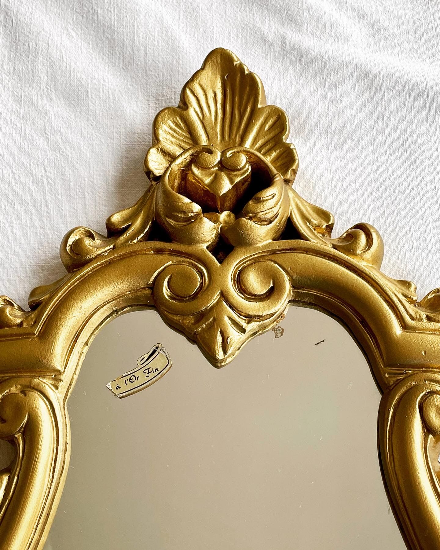 Baroque mirror in golden resin 26x49cm