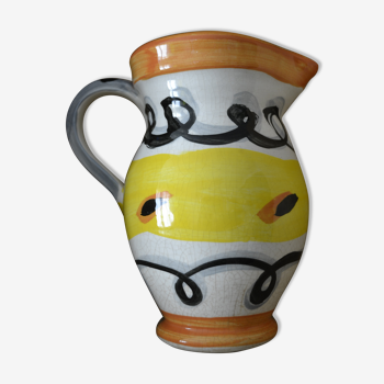 Pitcher with geometric patterns