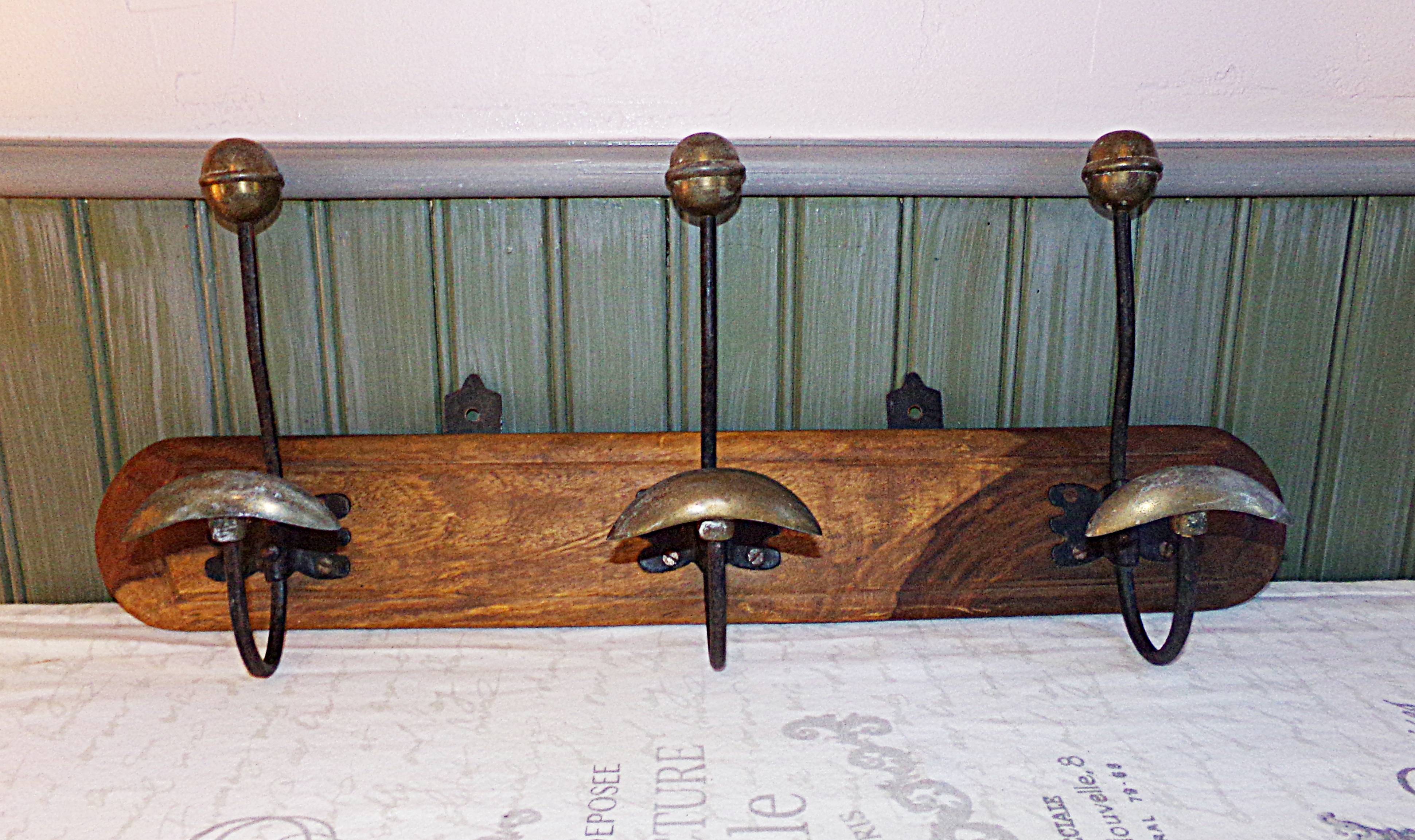 Vintage - Coat rack with 3 hooks in wood and aged brass