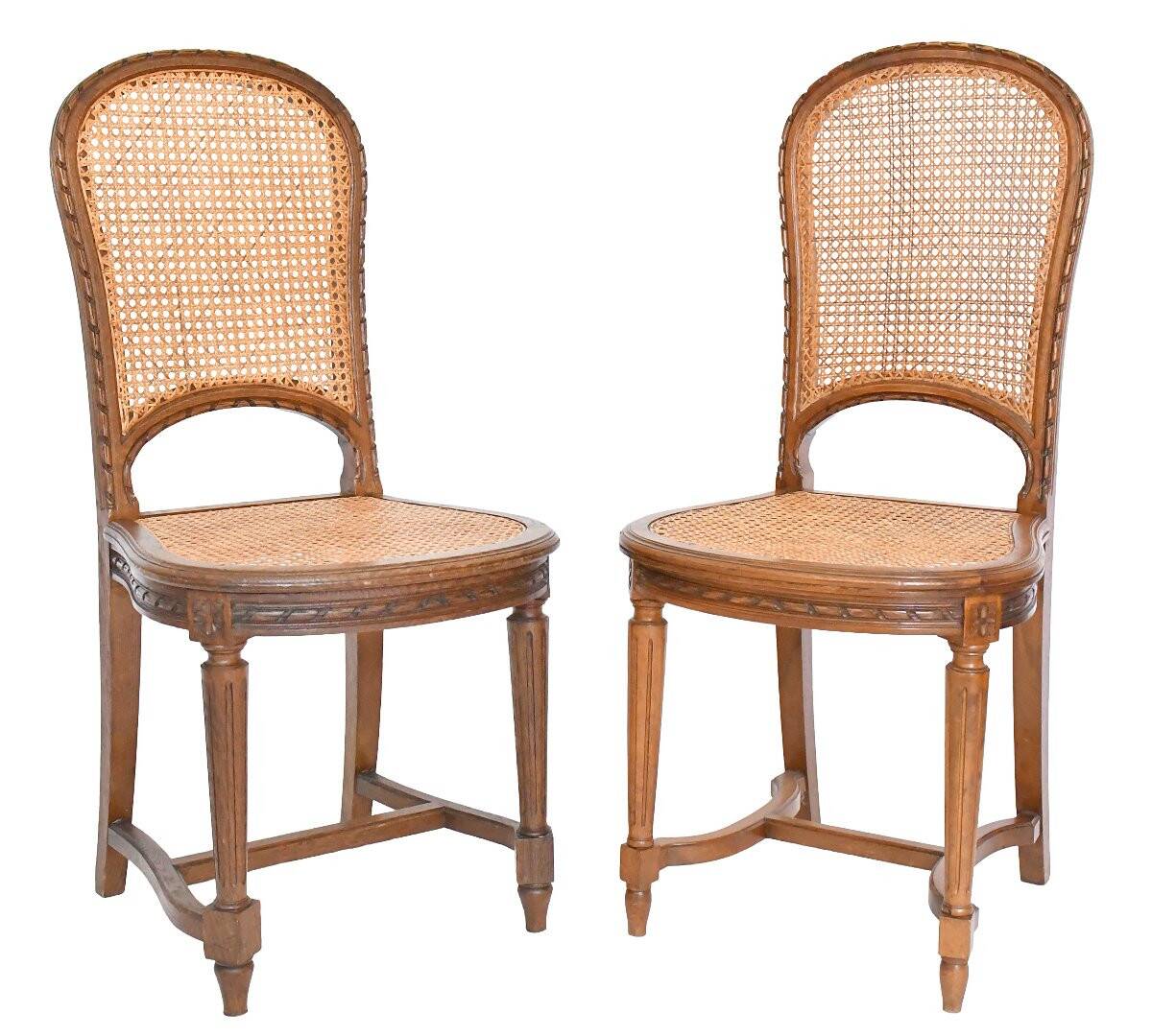 Suite de 8 chaises de style Louis XVI