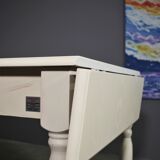 Table with brushed spruce extensions