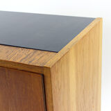 Buffet en chêne et verre noir, Tchécoslovaquie années 1960