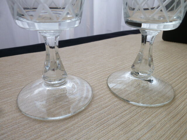 Set de 5 verres à vin en verre décor gravé croisillons