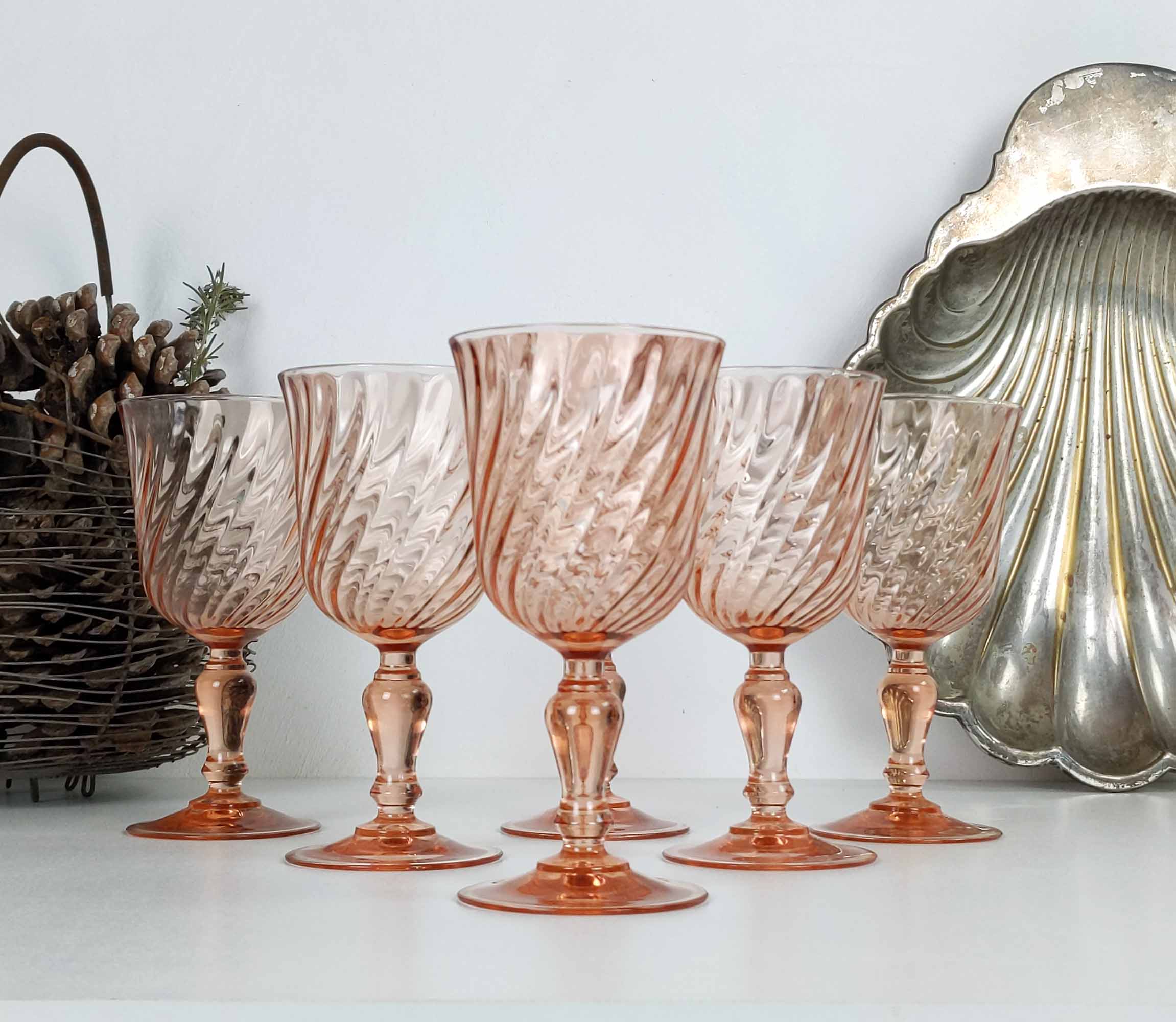 6 glasses a rose wine